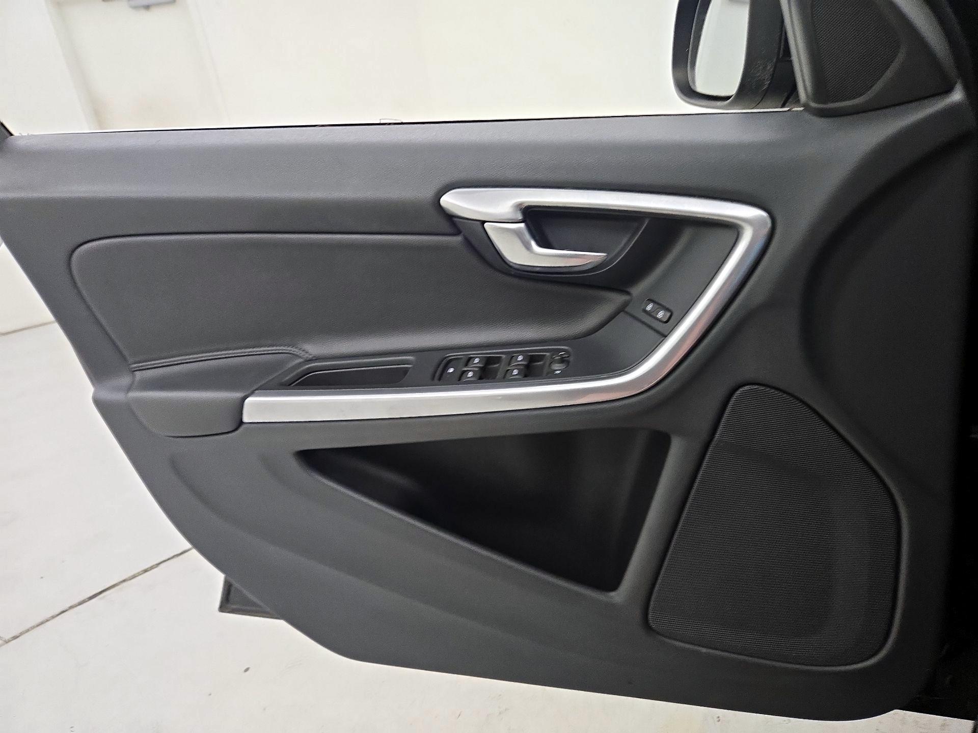 Thumbnail: 2015 Volvo S60 - 12