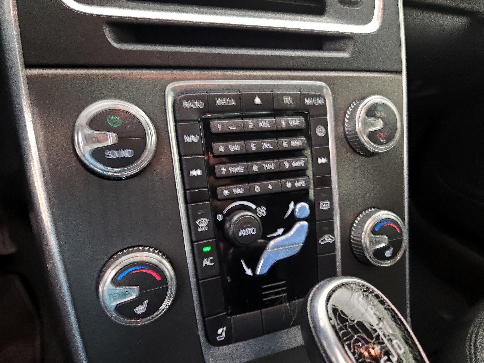Thumbnail: 2015 Volvo S60 - 16