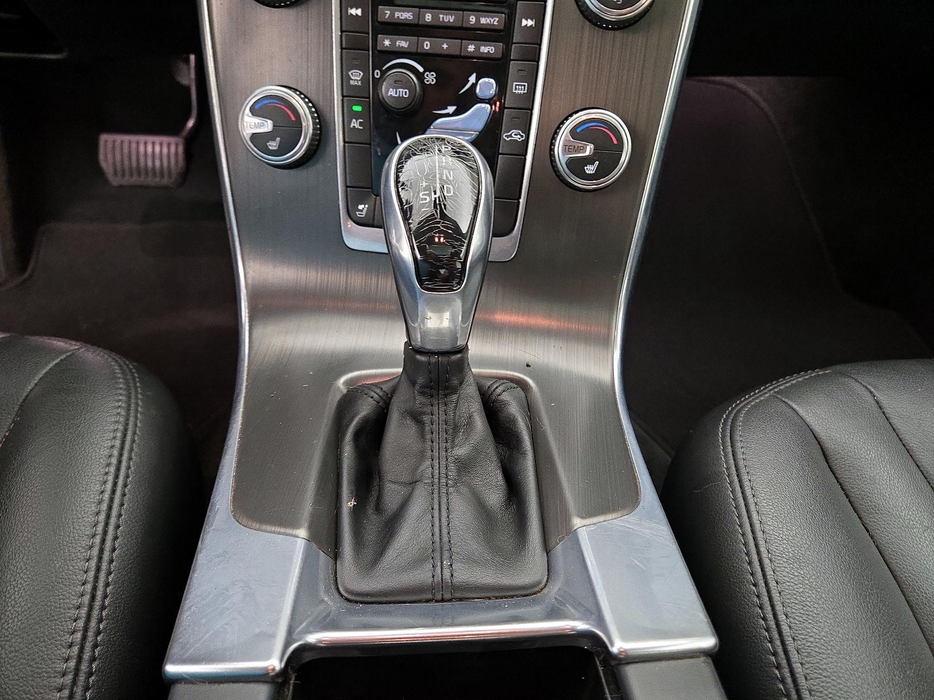 Thumbnail: 2015 Volvo S60 - 17