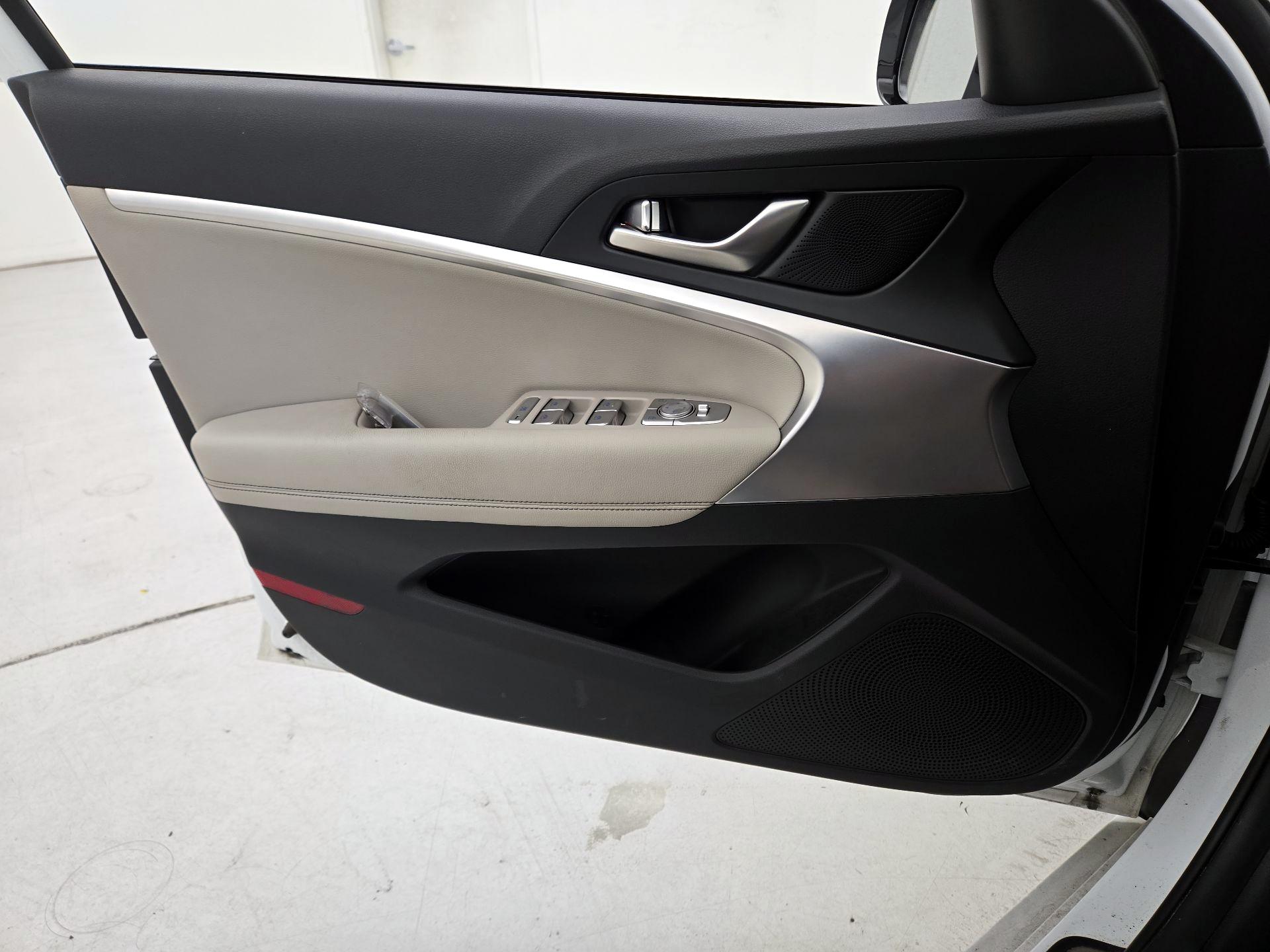 Thumbnail: 2021 Genesis G70 - 12