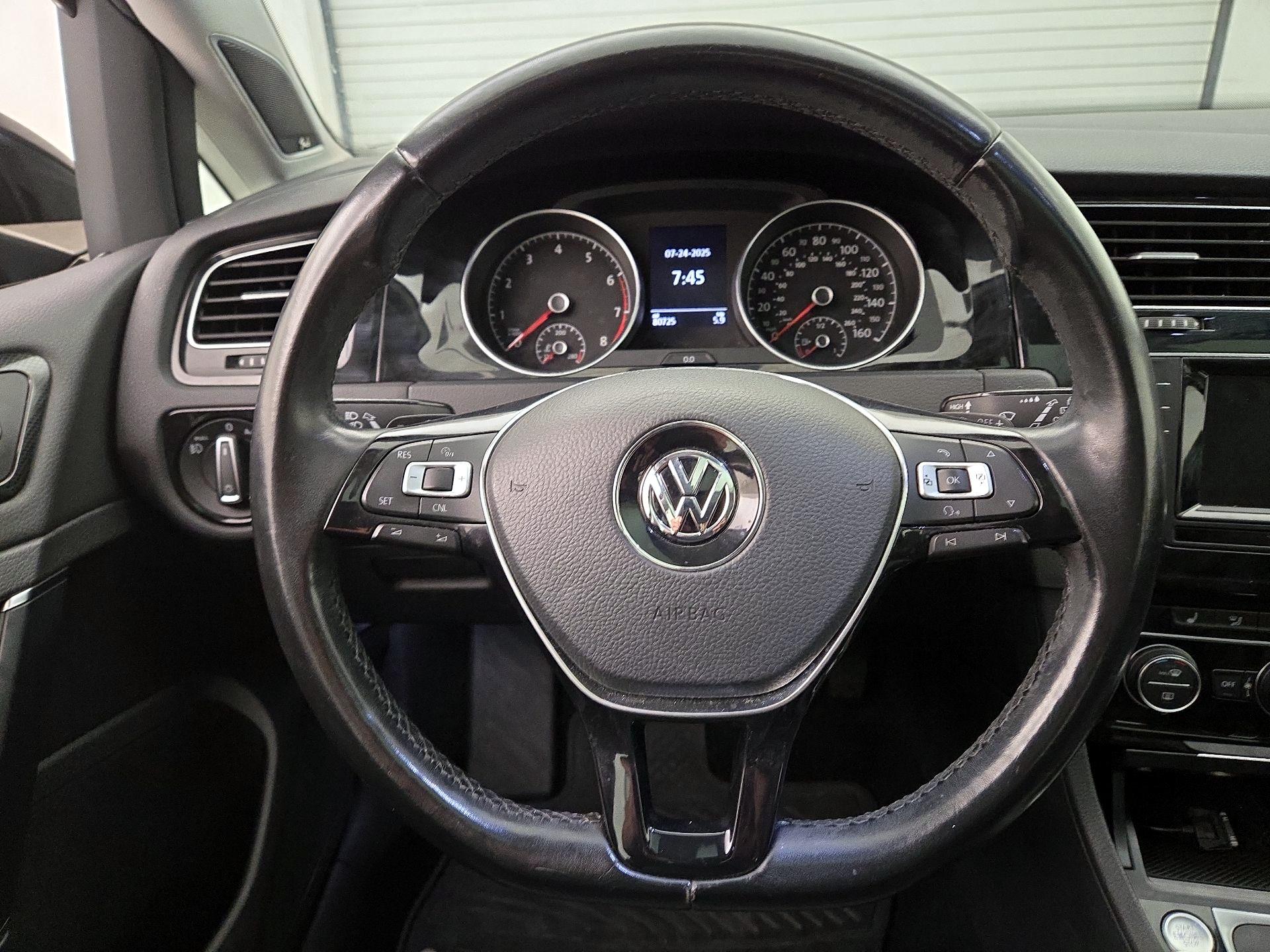 Thumbnail: 2015 Volkswagen Golf - 10