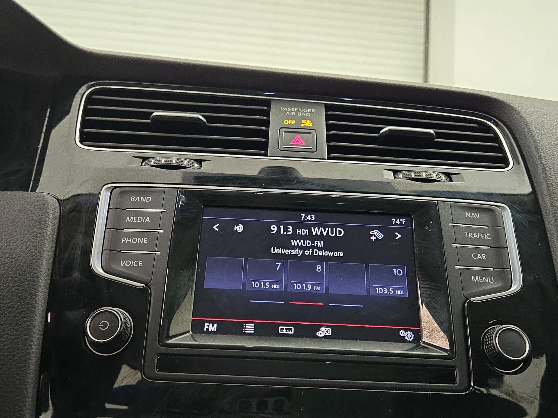 Thumbnail: 2015 Volkswagen Golf - 16