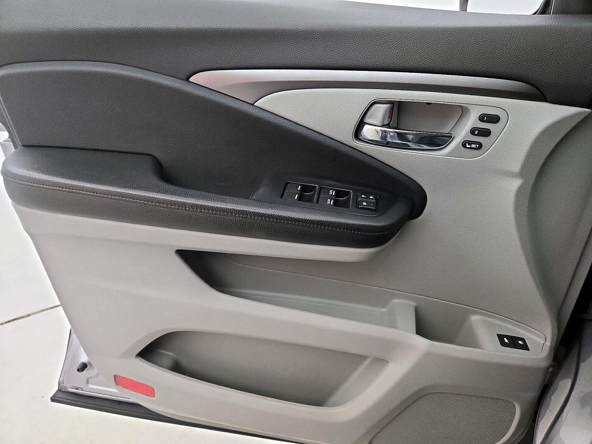 Thumbnail: 2019 Honda Pilot - 12