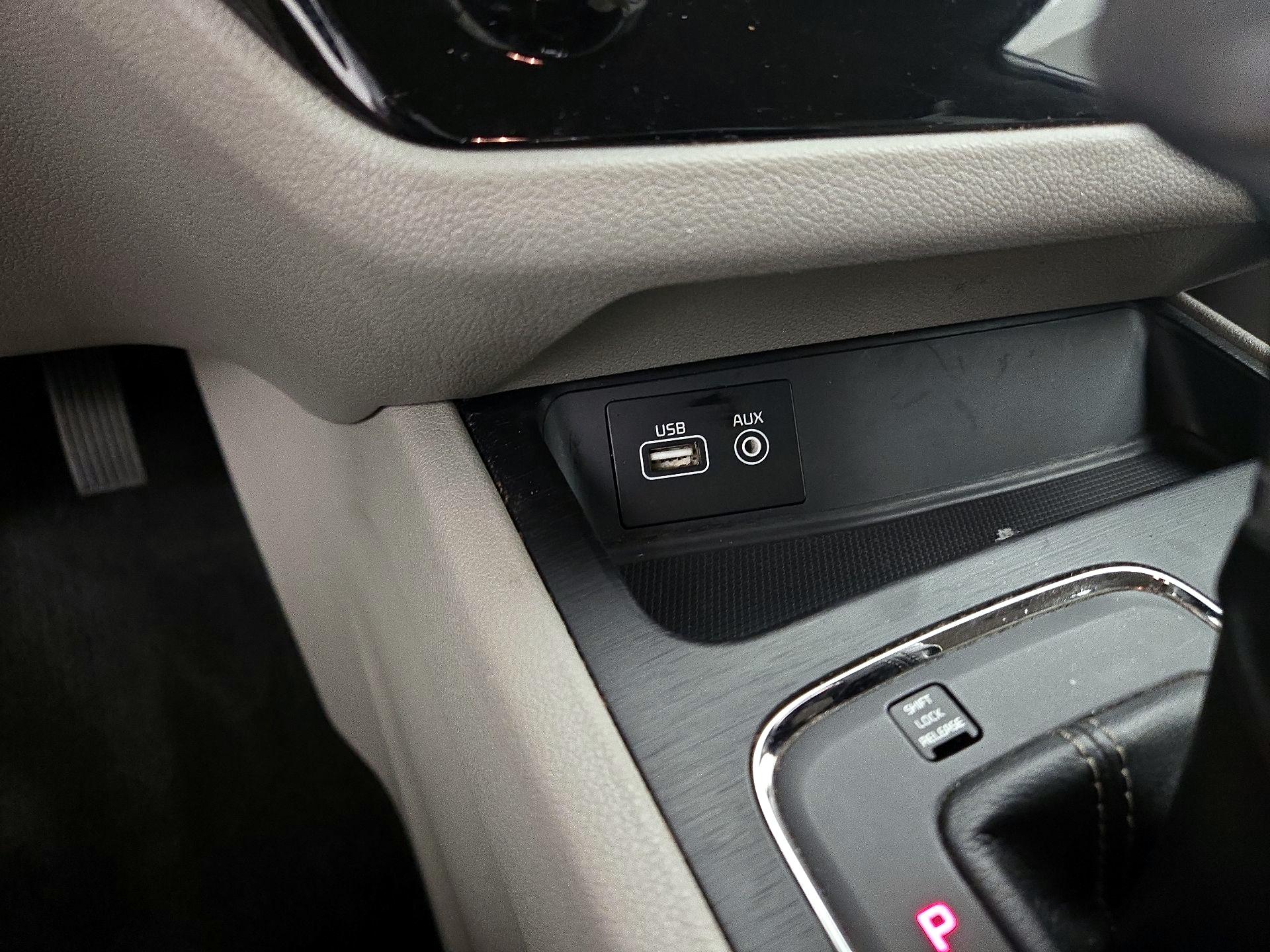 Thumbnail: 2017 Kia Sedona - 17