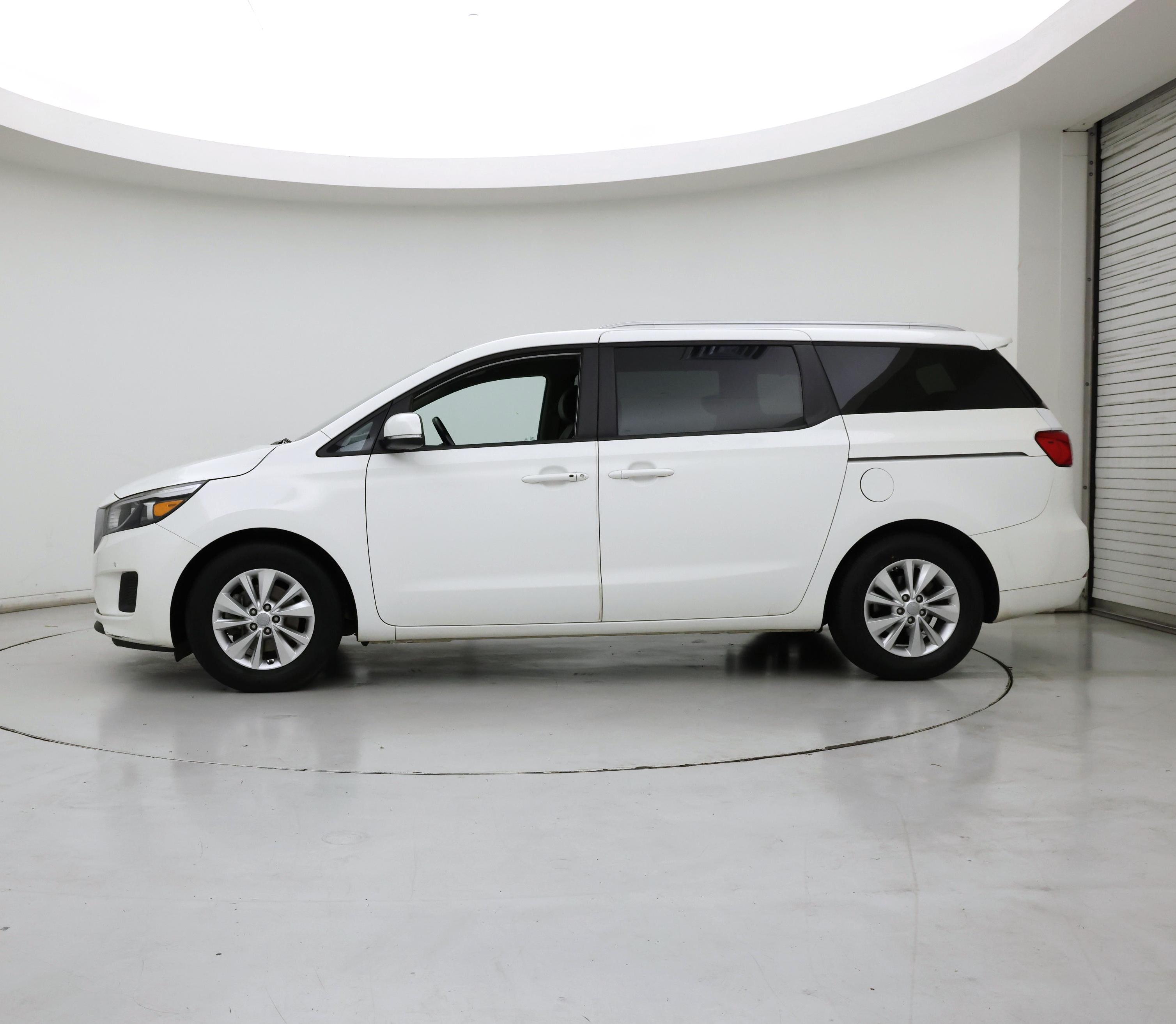 Thumbnail: 2017 Kia Sedona - 3