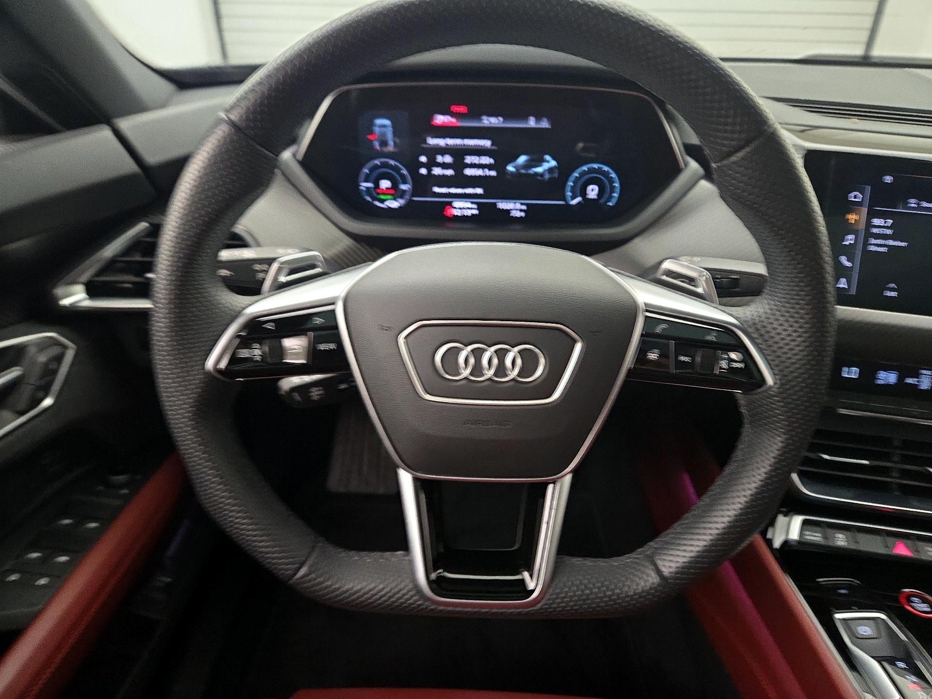 Thumbnail: 2022 Audi e-tron GT - 10