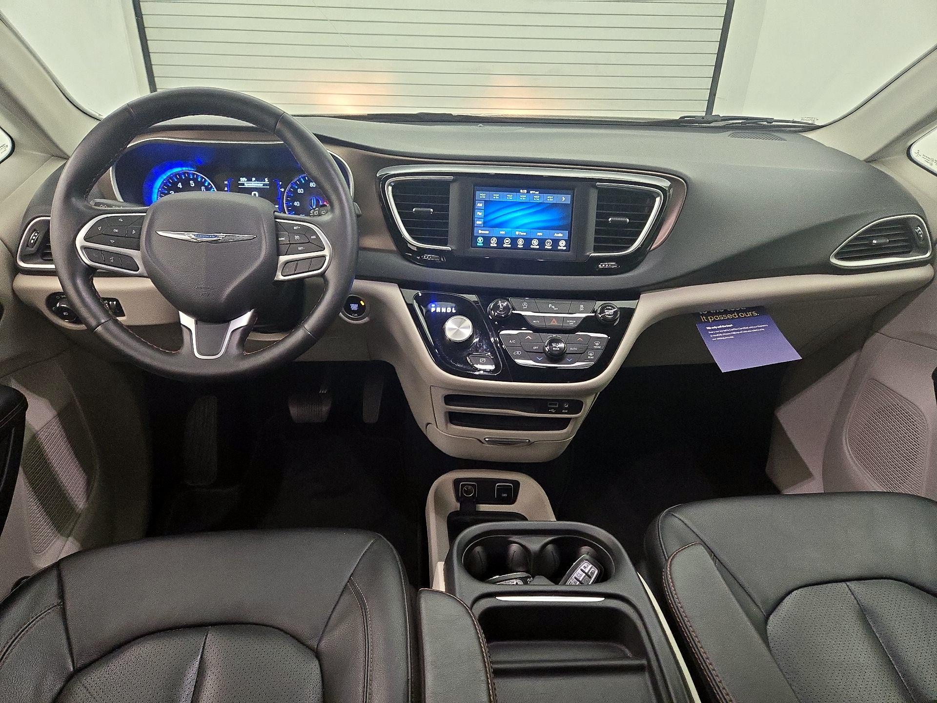 Thumbnail: 2019 Chrysler Pacifica - 9