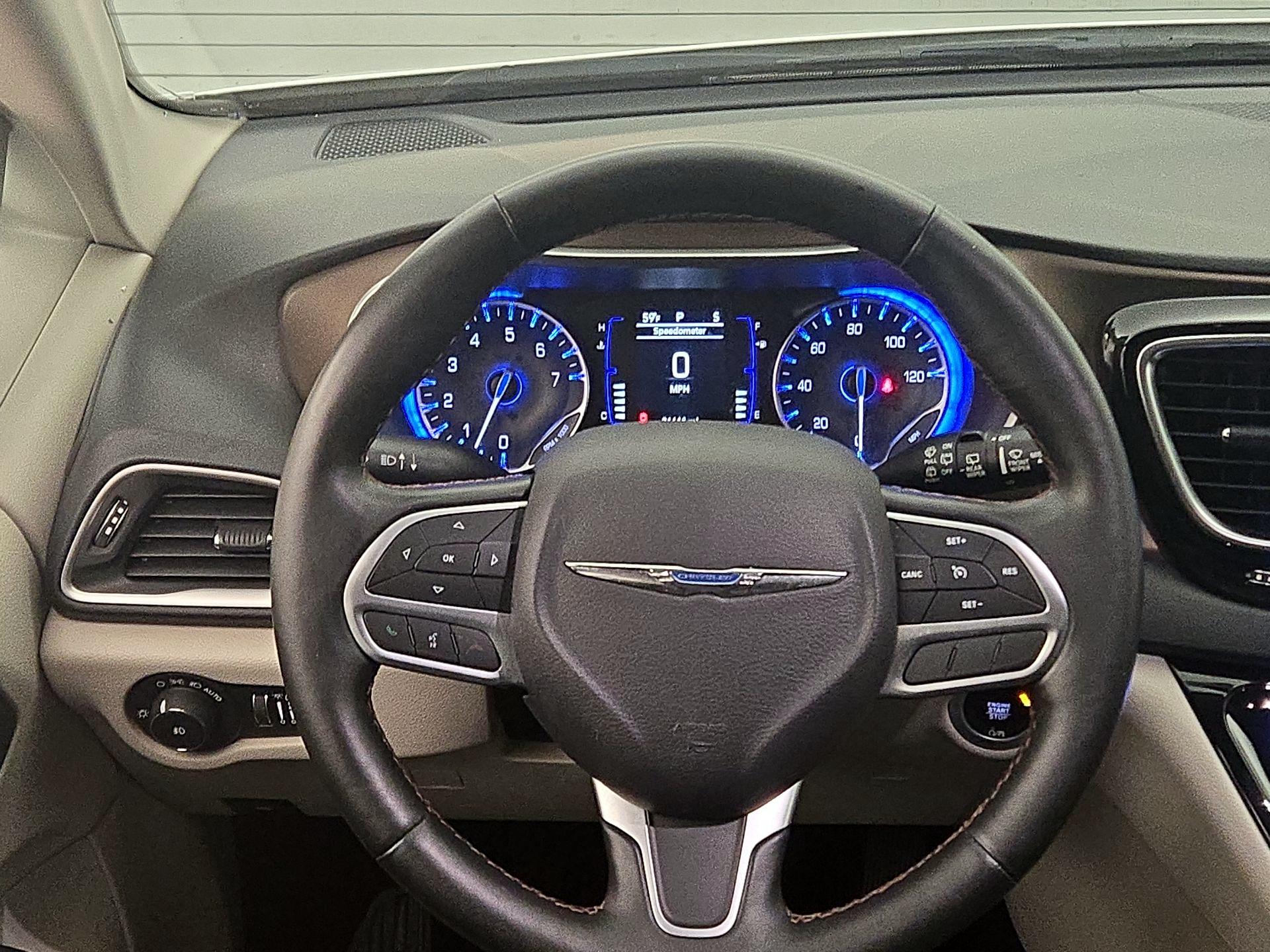 Thumbnail: 2019 Chrysler Pacifica - 10