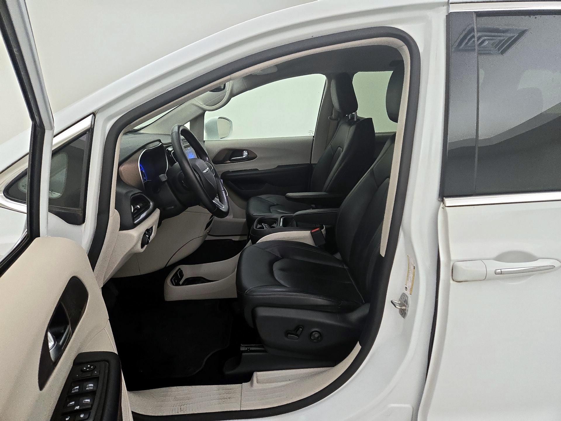 Thumbnail: 2019 Chrysler Pacifica - 11
