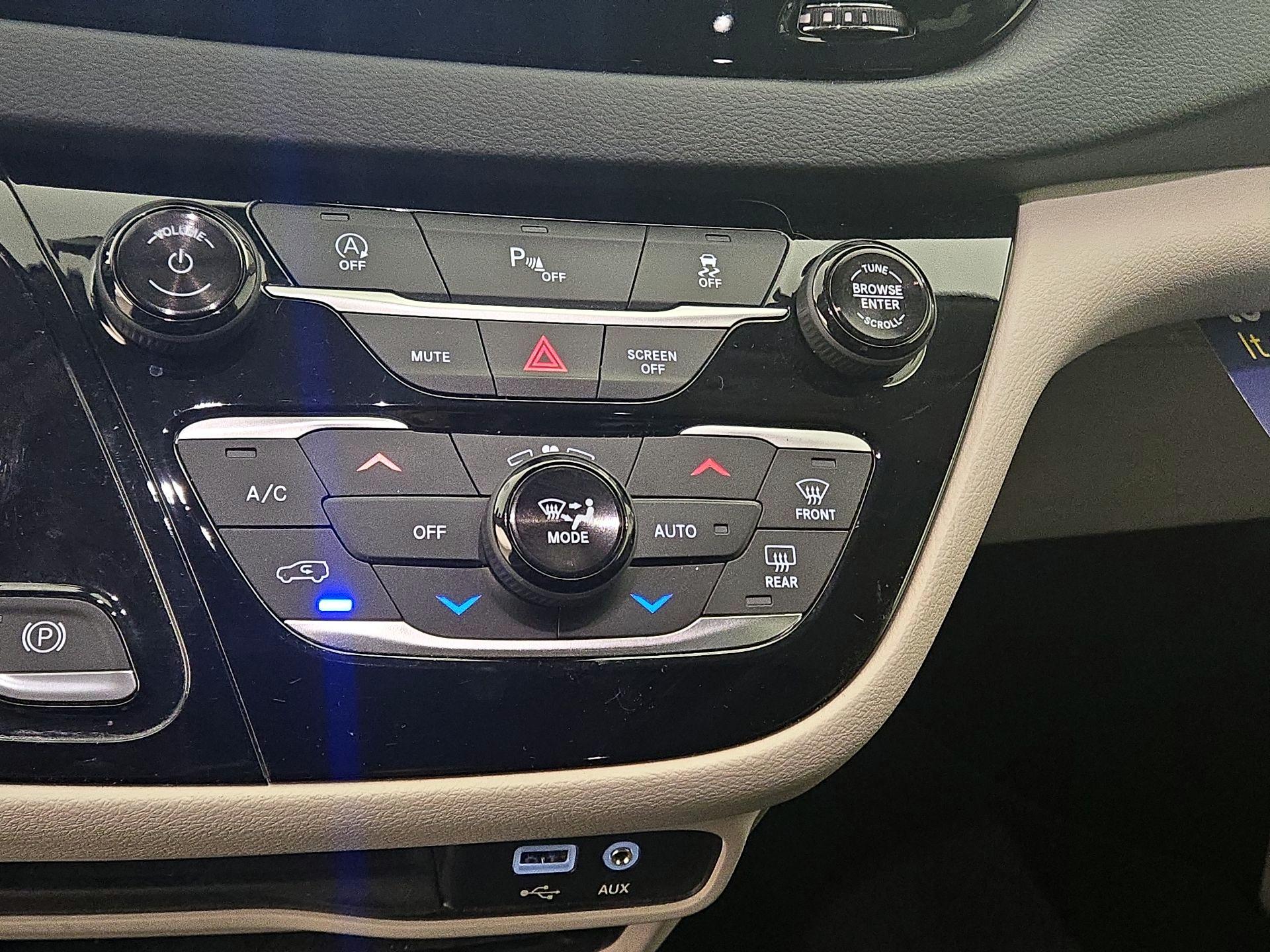 Thumbnail: 2019 Chrysler Pacifica - 16