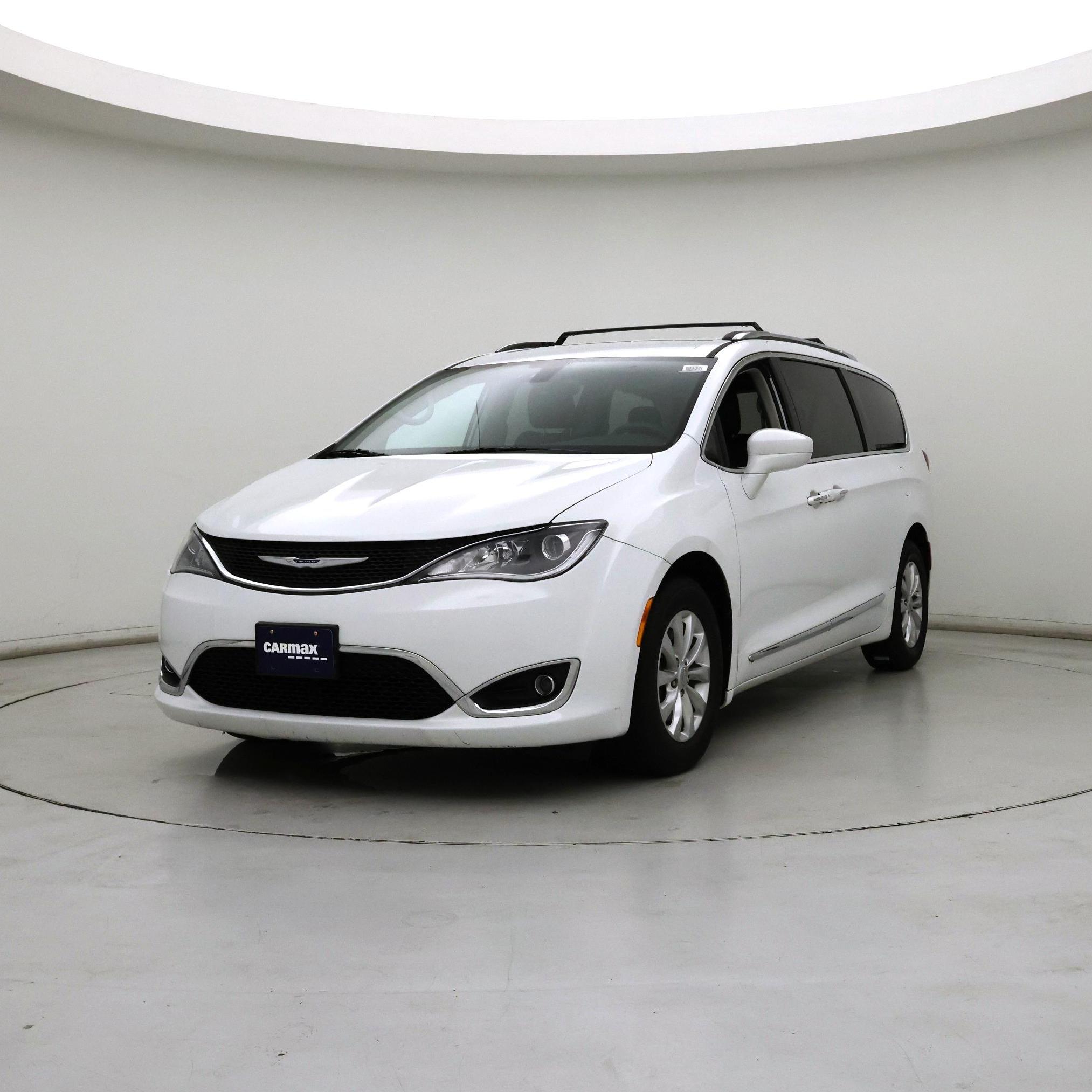 Thumbnail: 2019 Chrysler Pacifica - 4