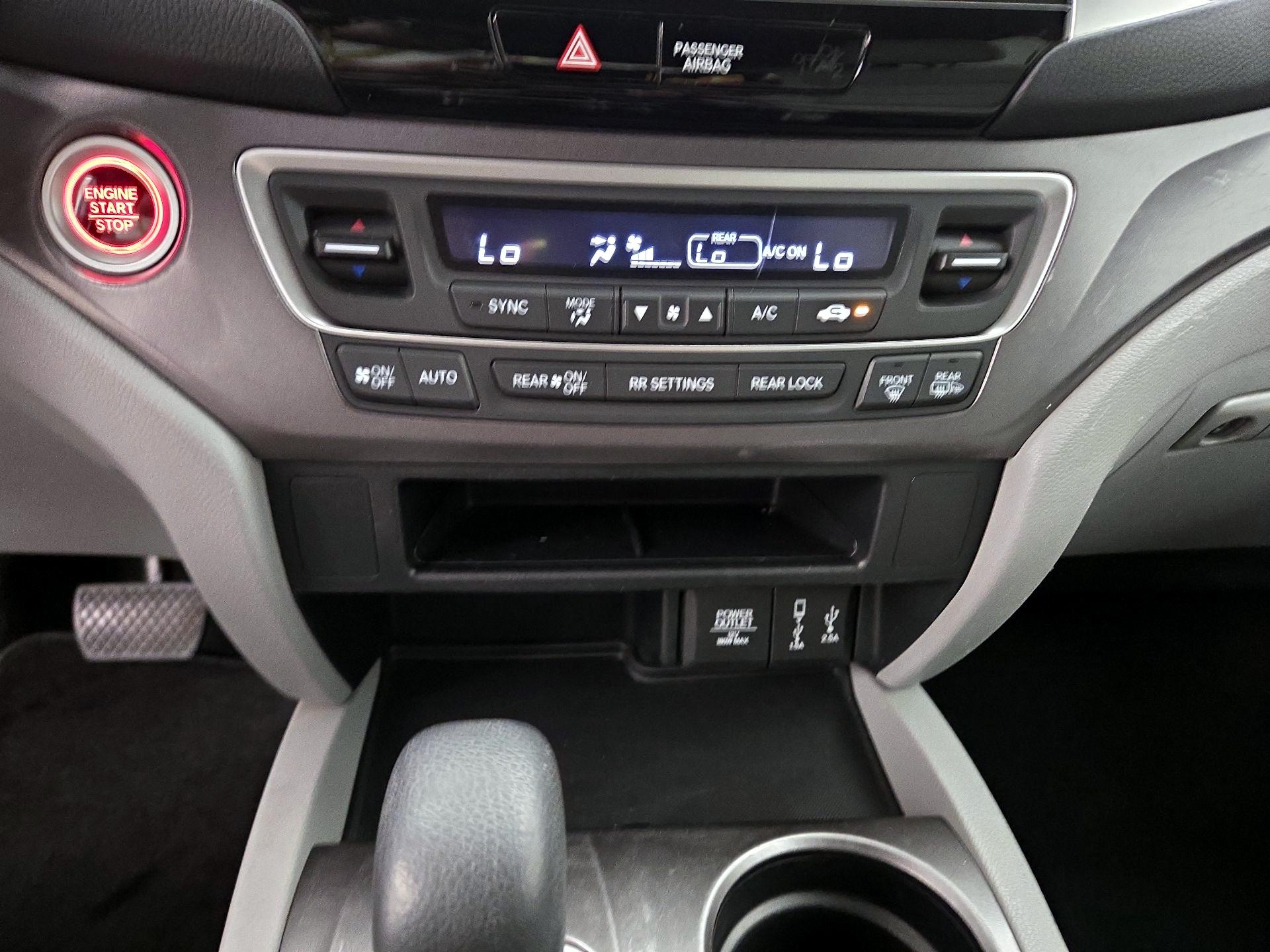 Thumbnail: 2017 Honda Pilot - 14