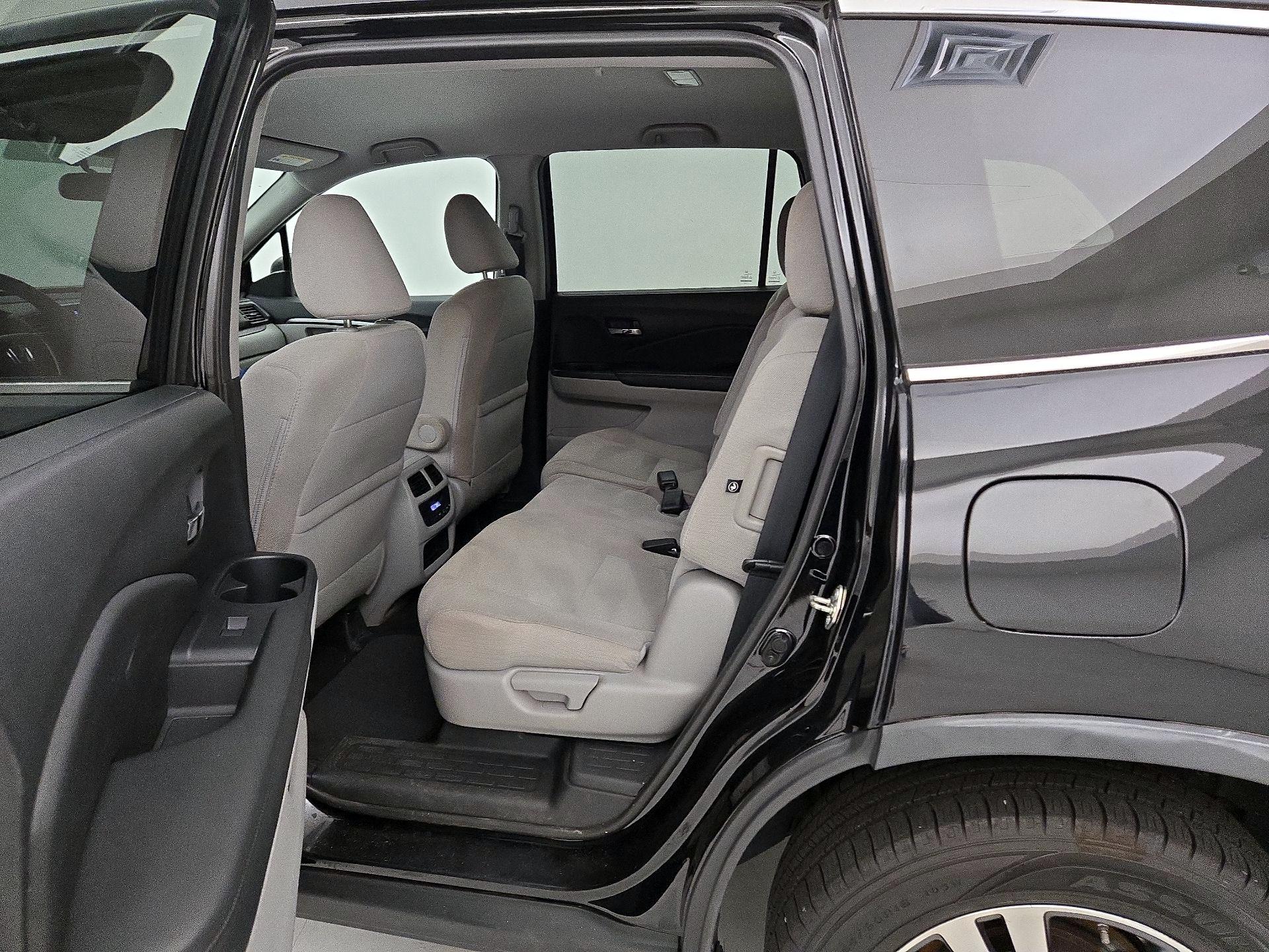 Thumbnail: 2017 Honda Pilot - 16