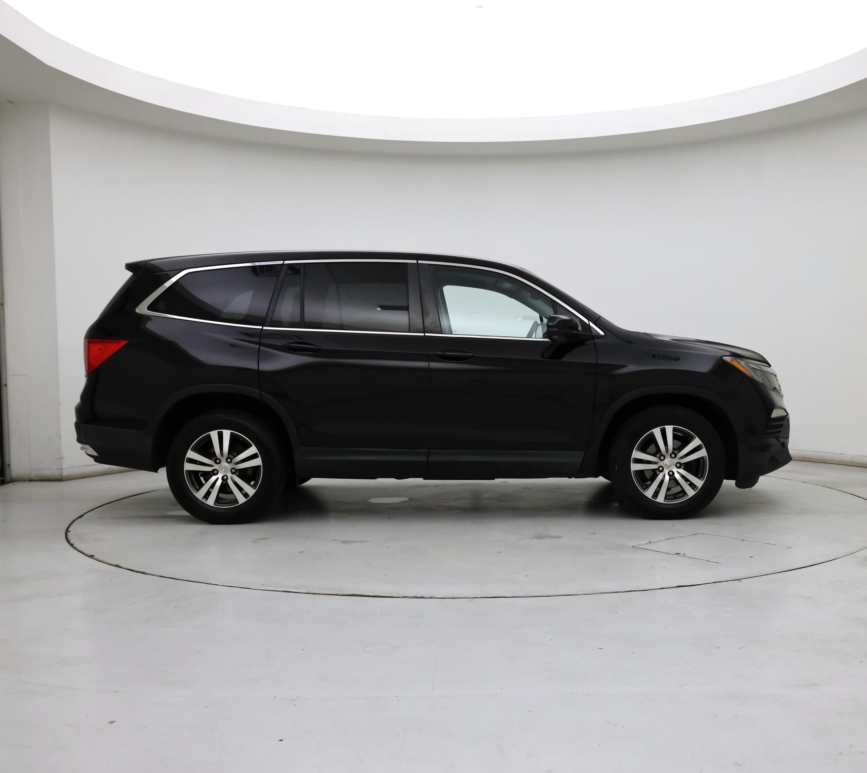Thumbnail: 2017 Honda Pilot - 7