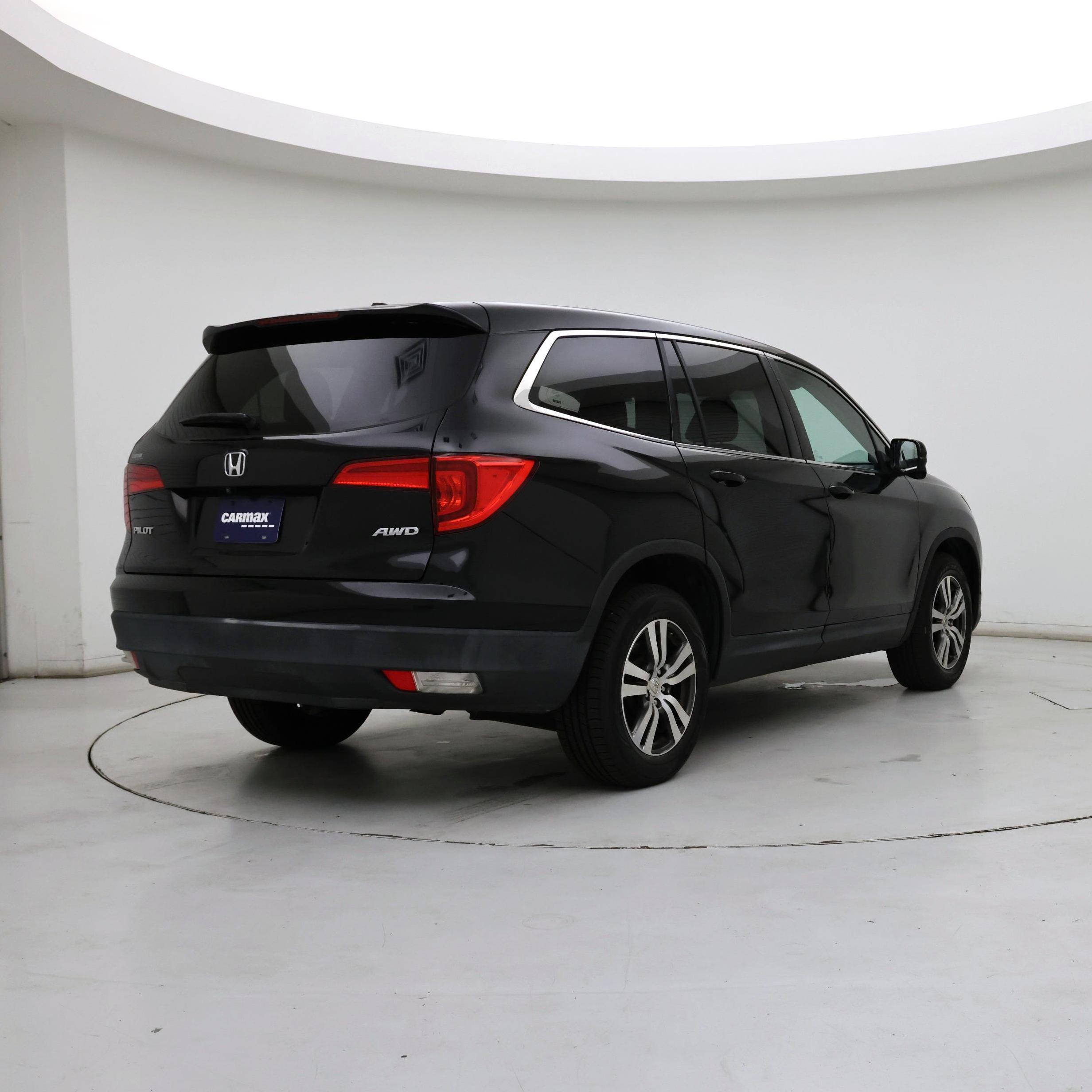 Thumbnail: 2017 Honda Pilot - 8