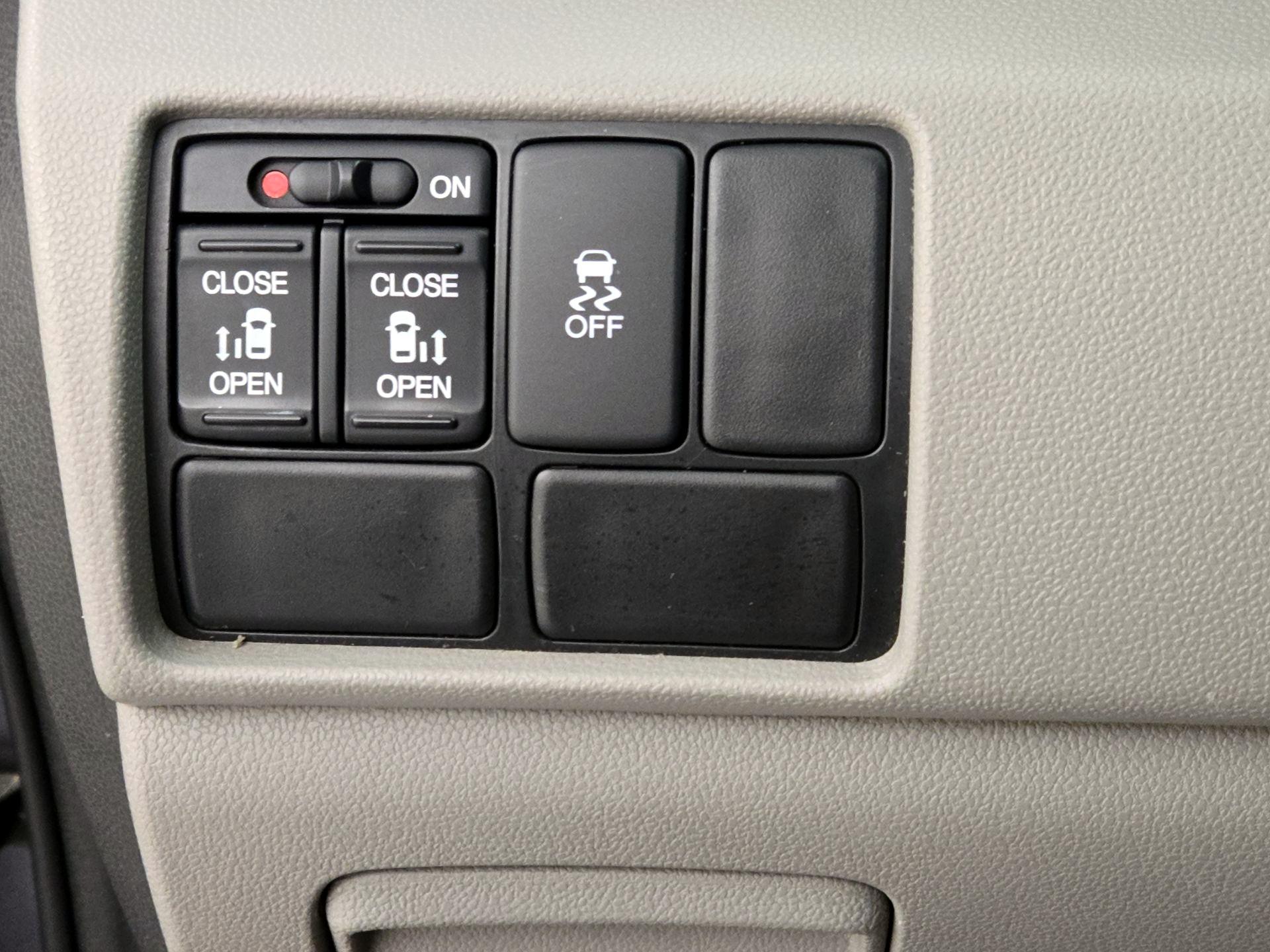 Thumbnail: 2014 Honda Odyssey - 13