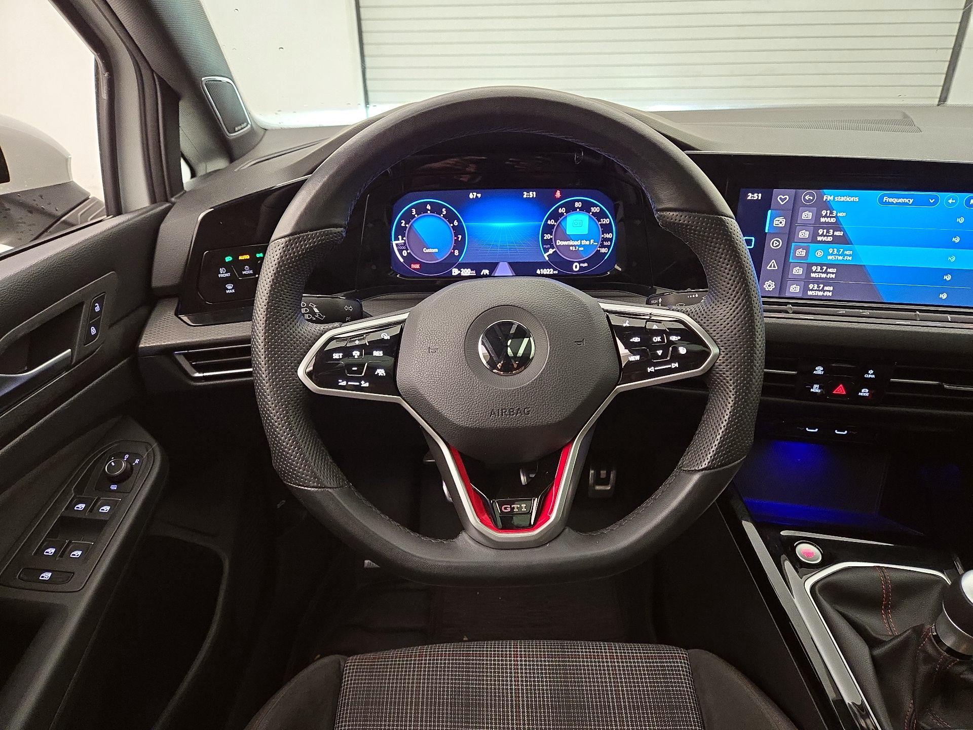 Thumbnail: 2023 Volkswagen Golf - 10