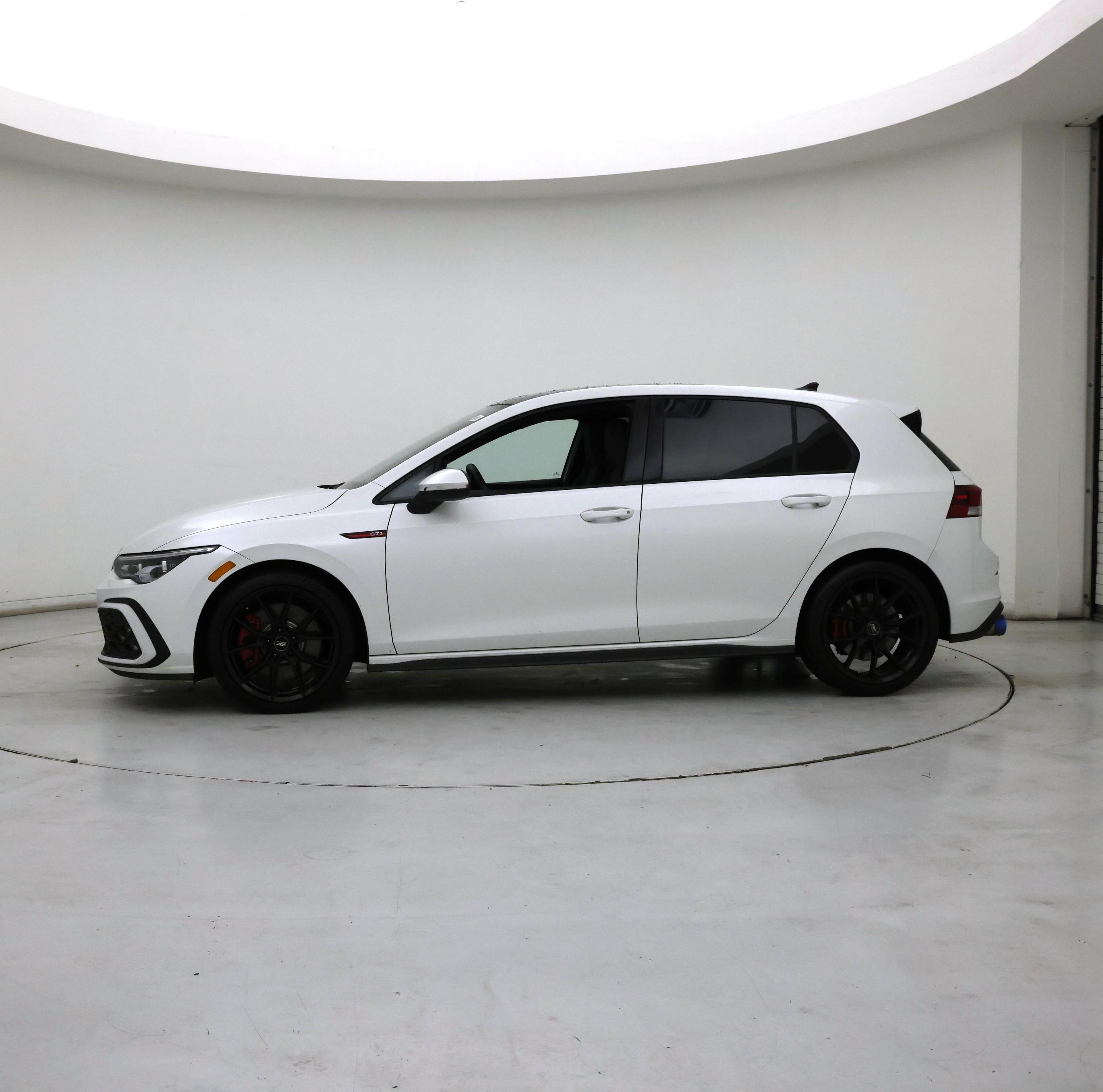 Thumbnail: 2023 Volkswagen Golf - 3