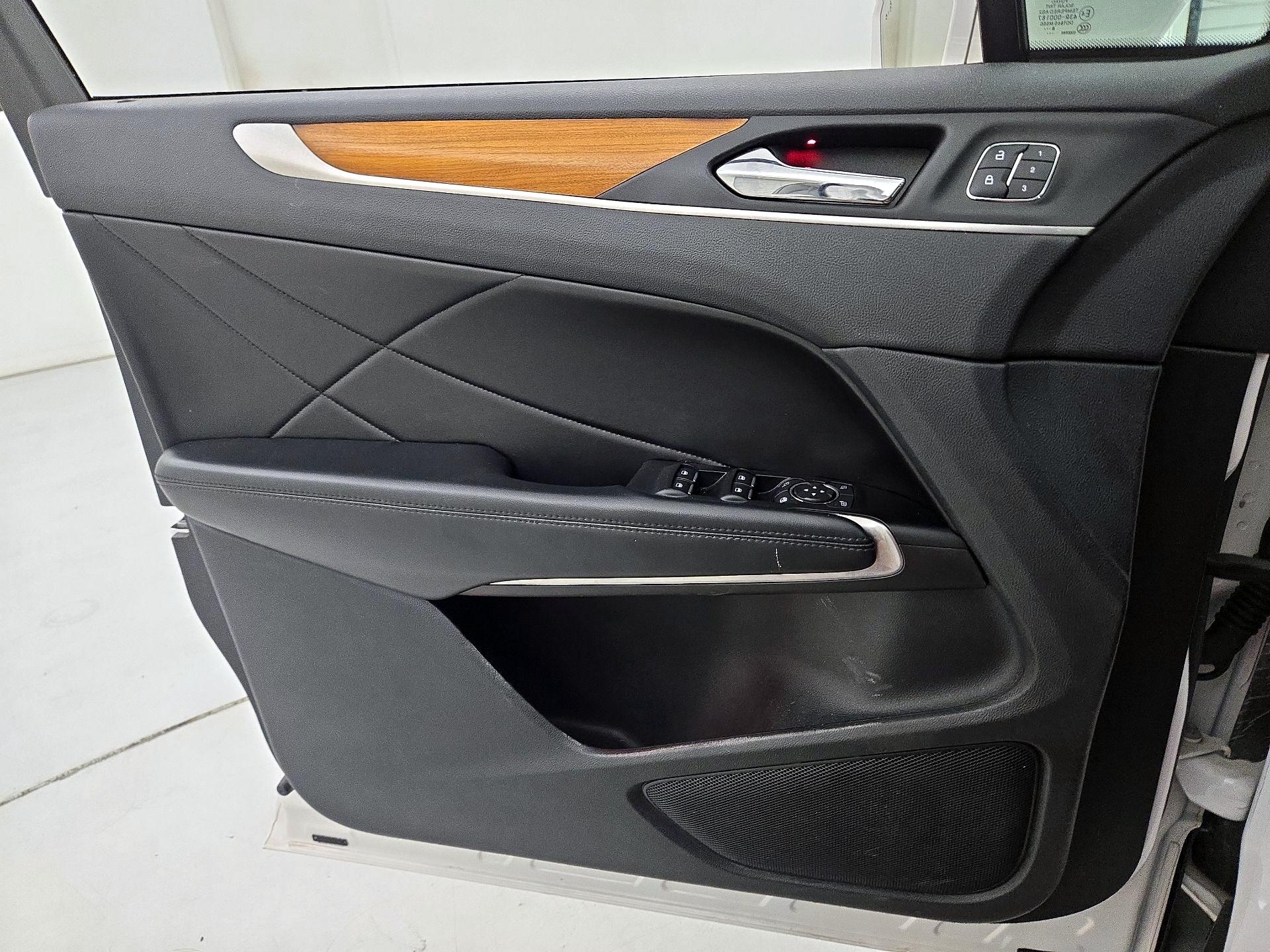 Thumbnail: 2019 Lincoln MKC - 12