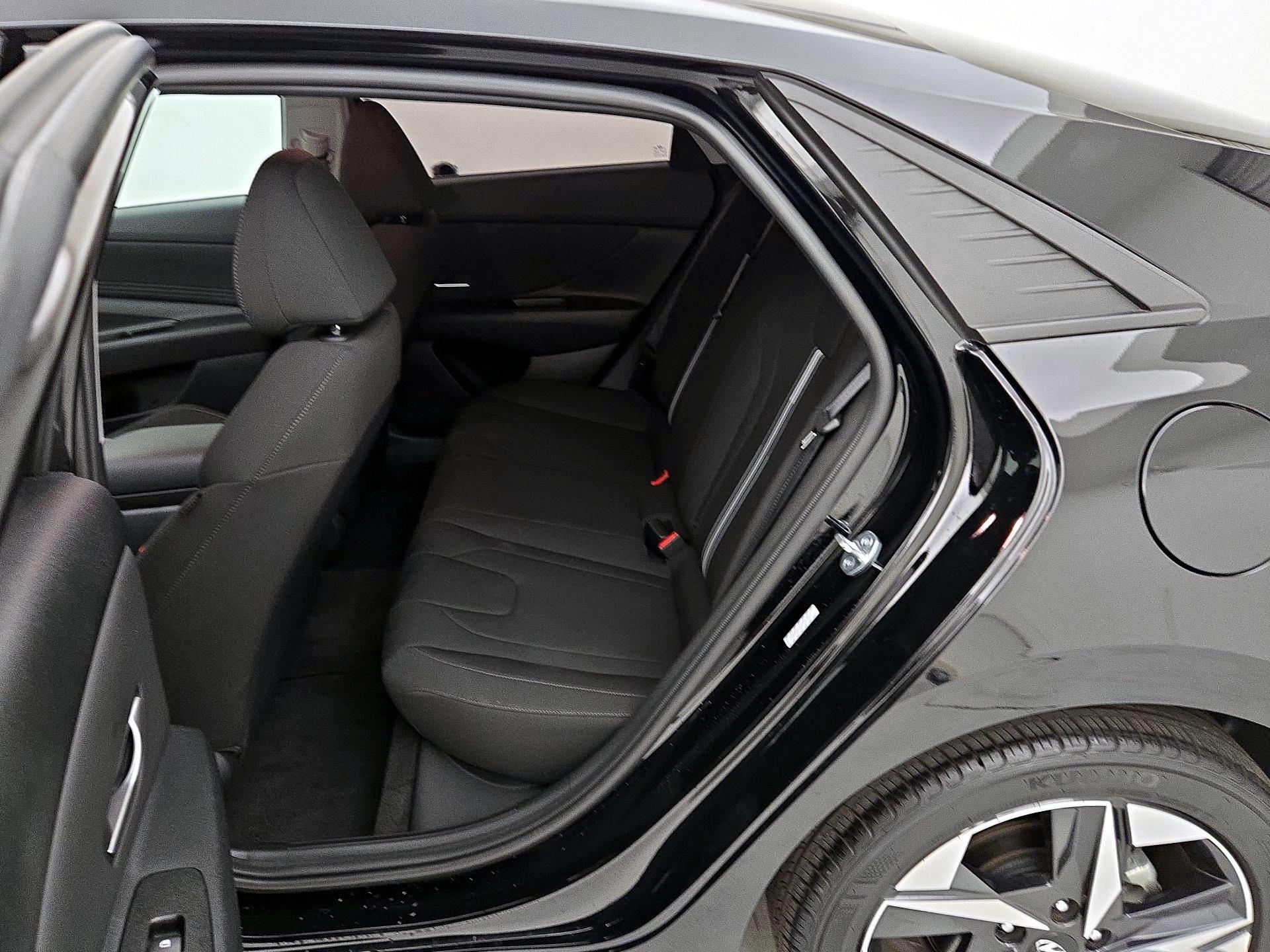 Thumbnail: 2023 Hyundai Elantra - 20
