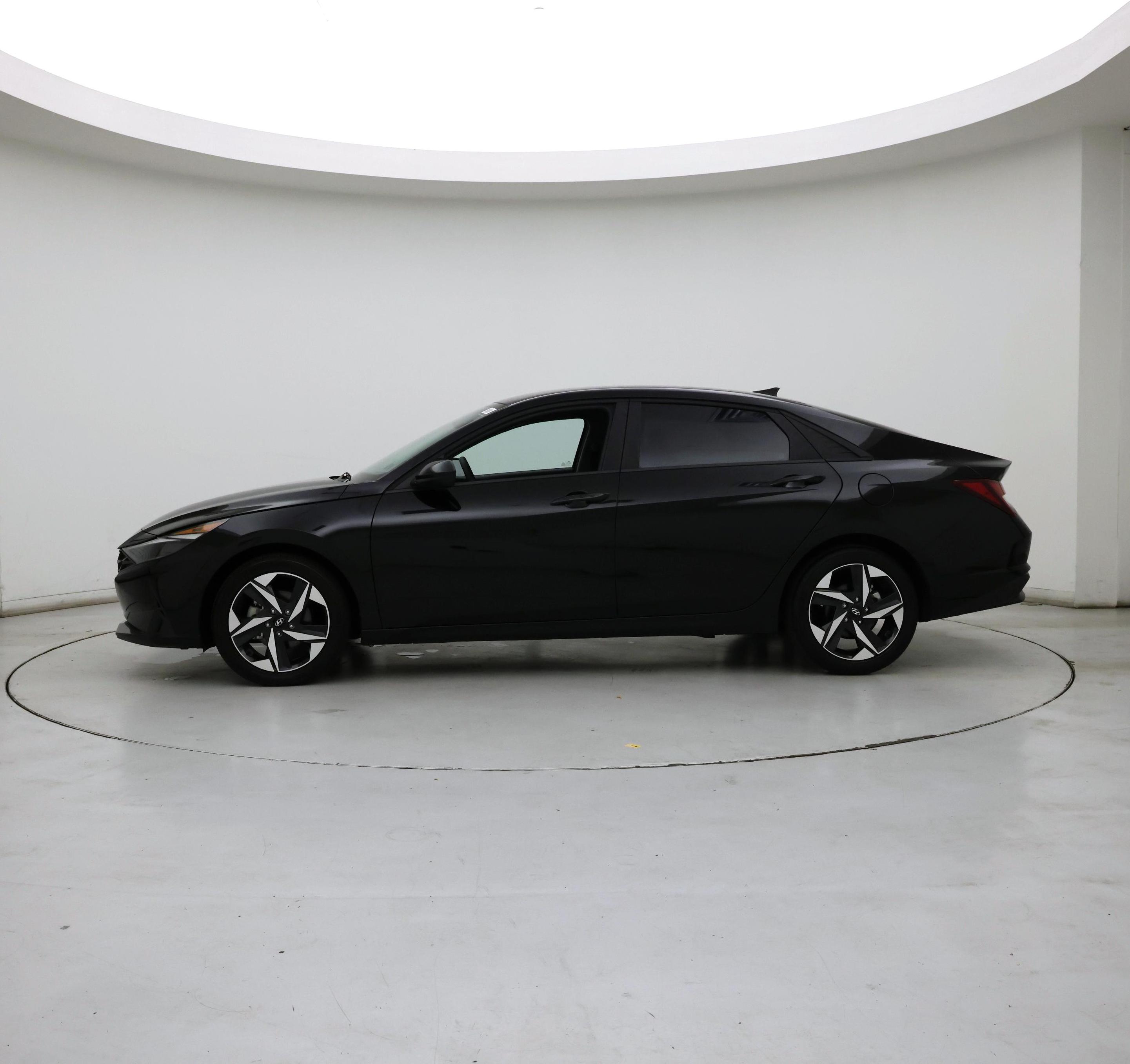 Thumbnail: 2023 Hyundai Elantra - 3