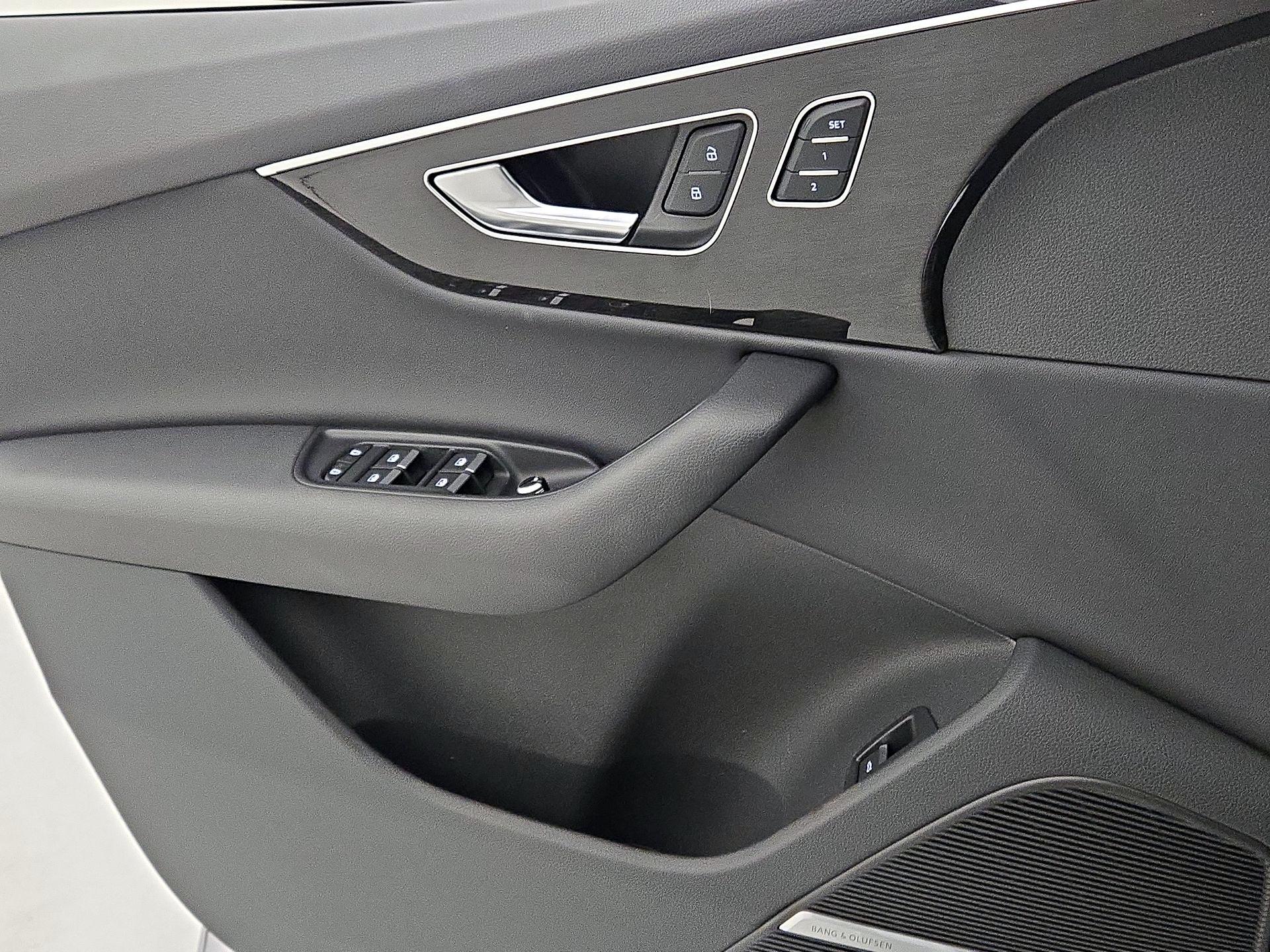 Thumbnail: 2022 Audi Q7 - 12