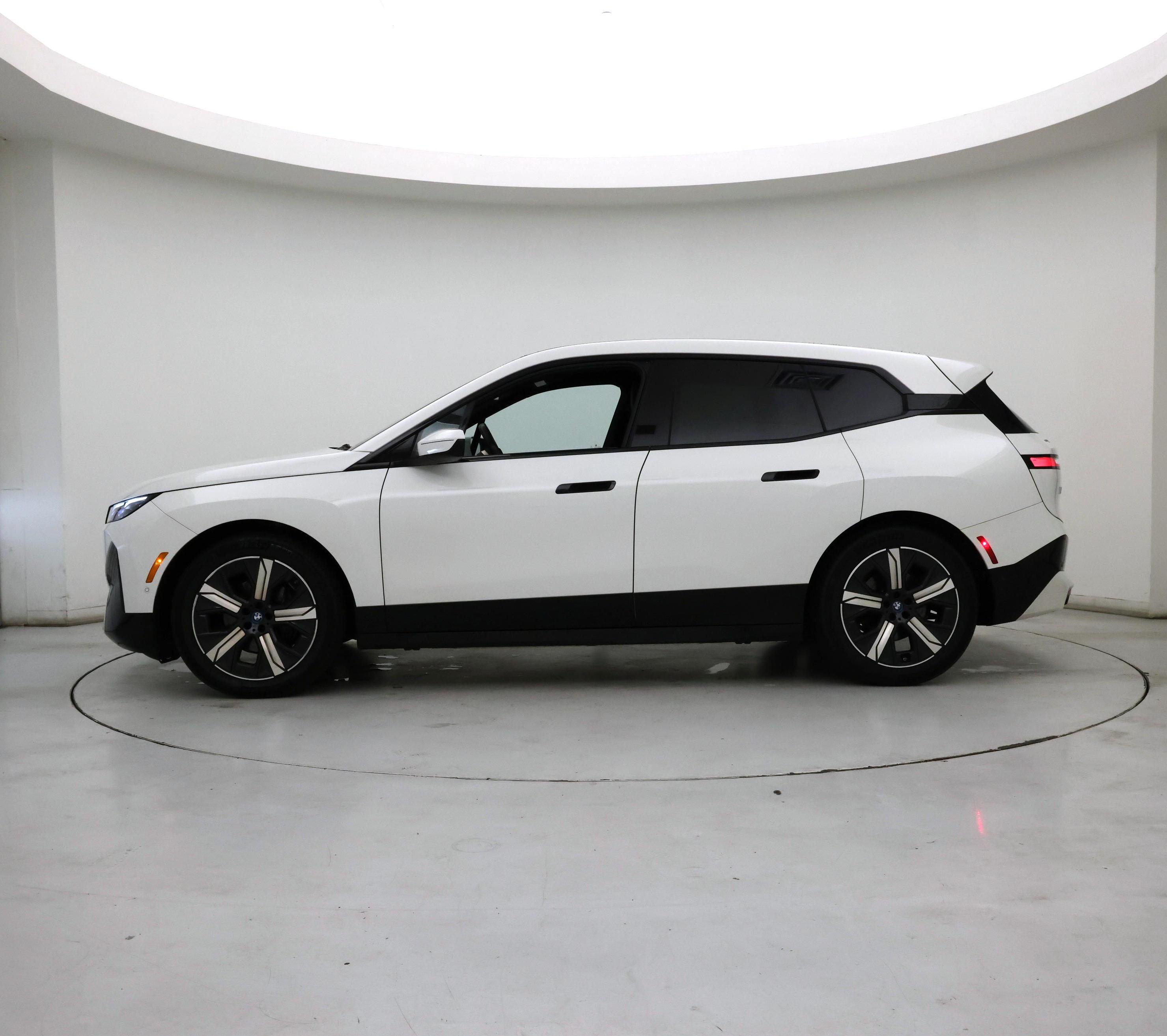 Thumbnail: 2023 BMW iX - 3