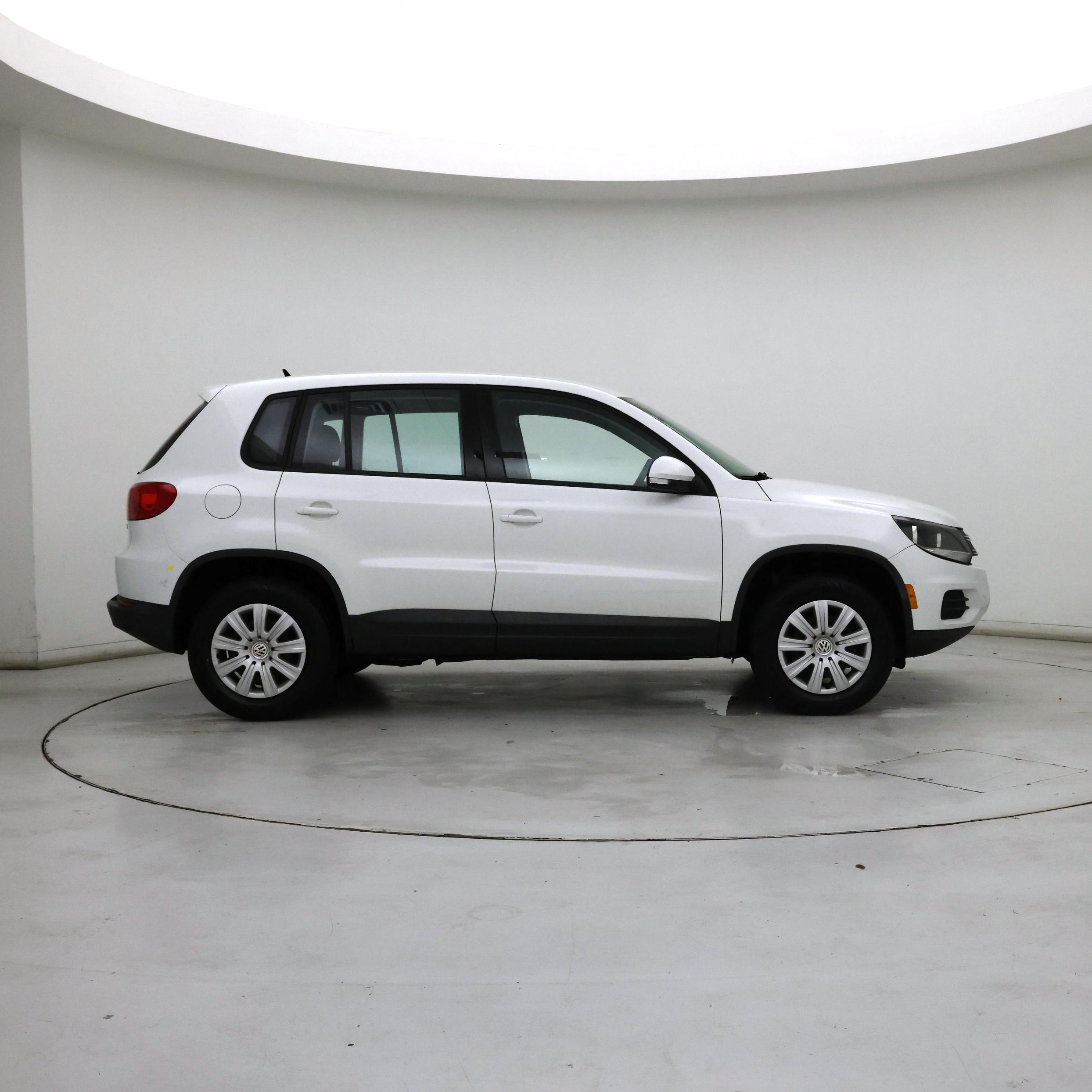 Thumbnail: 2018 Volkswagen Tiguan - 7