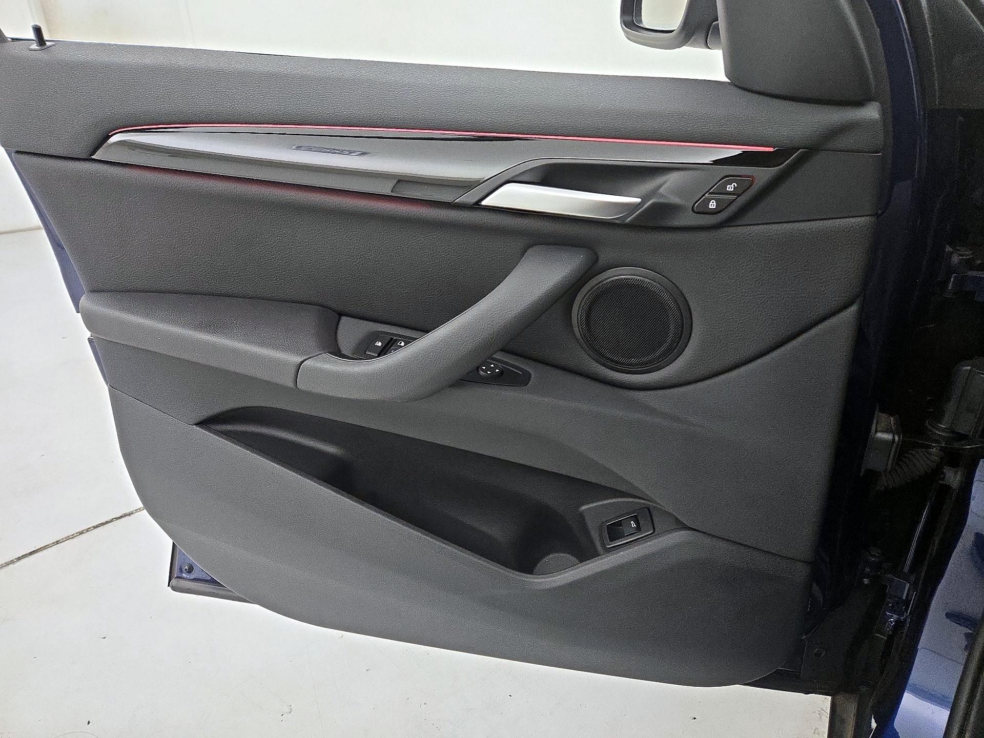 Thumbnail: 2020 BMW X1 - 12