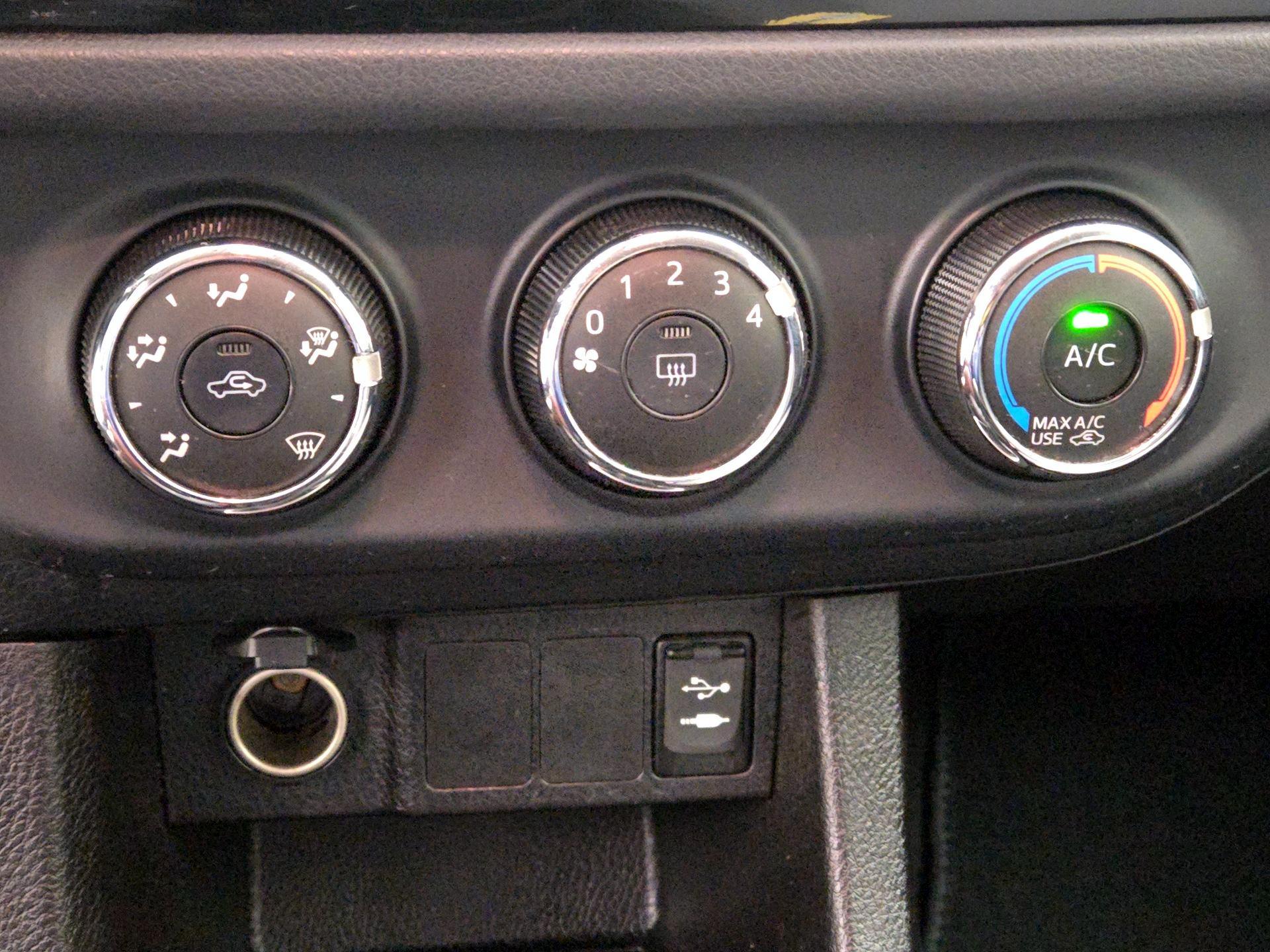 Thumbnail: 2014 Toyota Corolla - 14