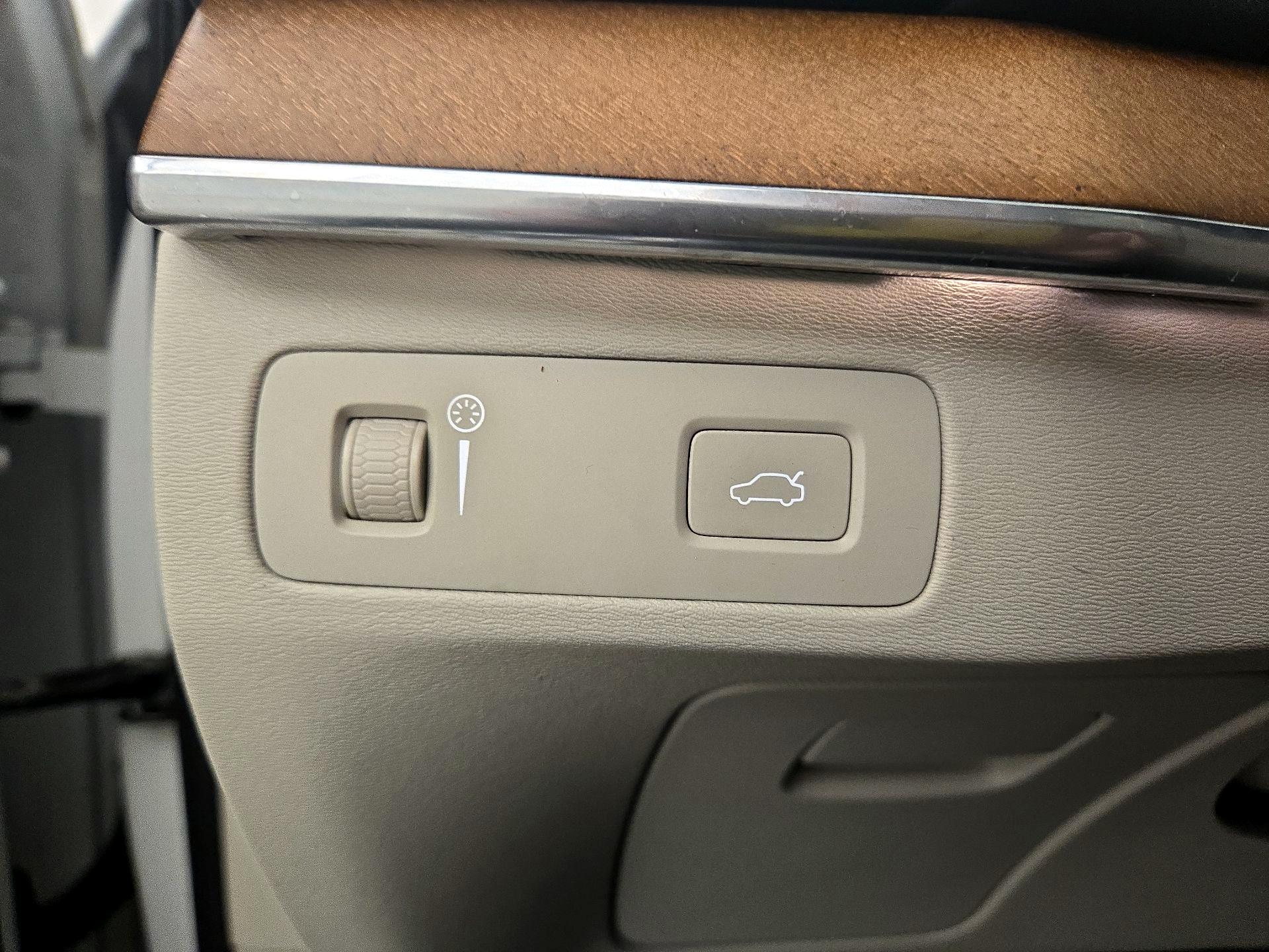 Thumbnail: 2020 Volvo XC90 - 13