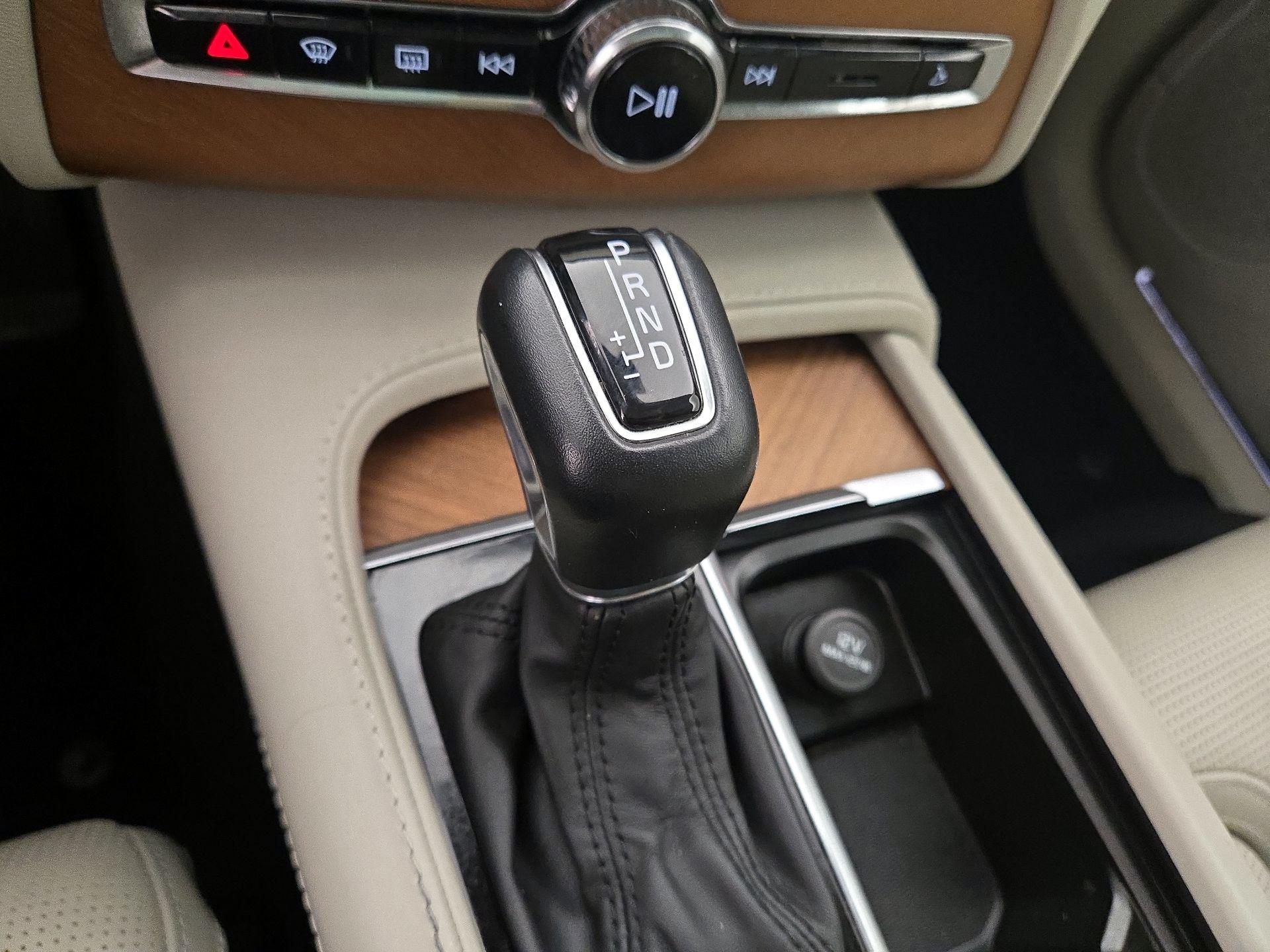 Thumbnail: 2020 Volvo XC90 - 17