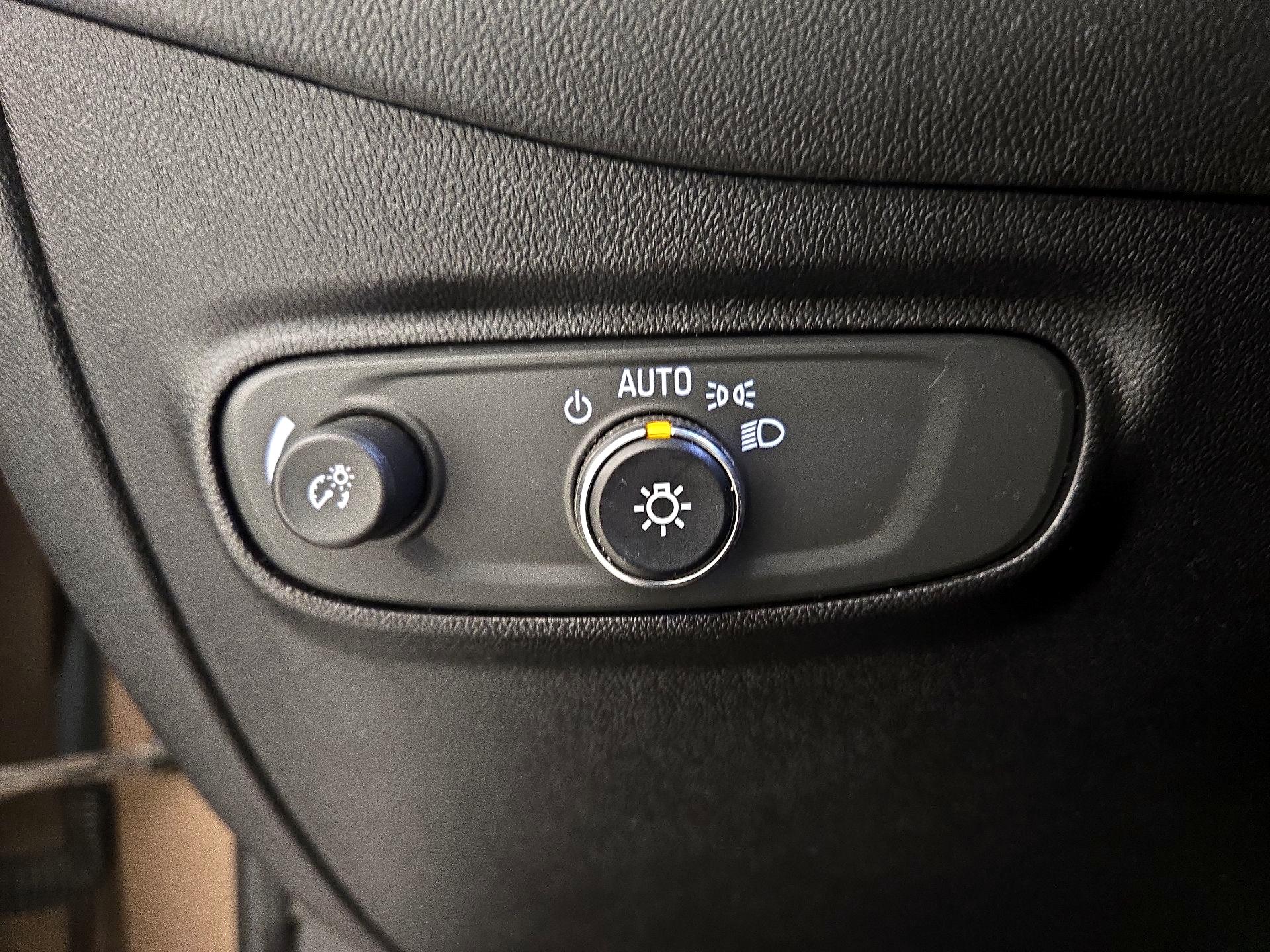Thumbnail: 2018 Chevrolet Equinox - 13