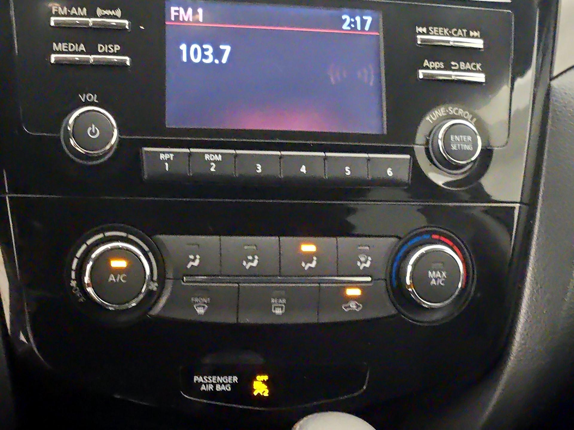 Thumbnail: 2016 Nissan Rogue - 16
