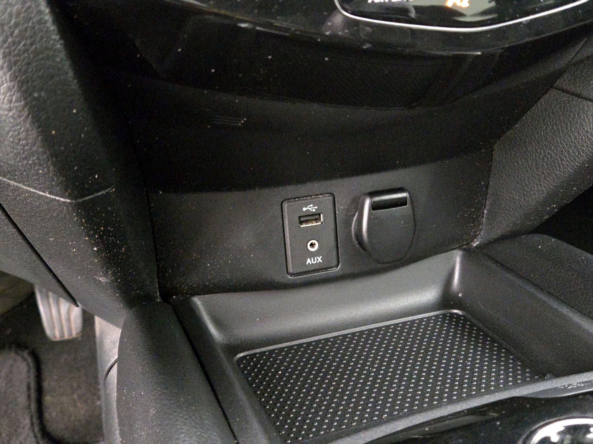 Thumbnail: 2016 Nissan Rogue - 18