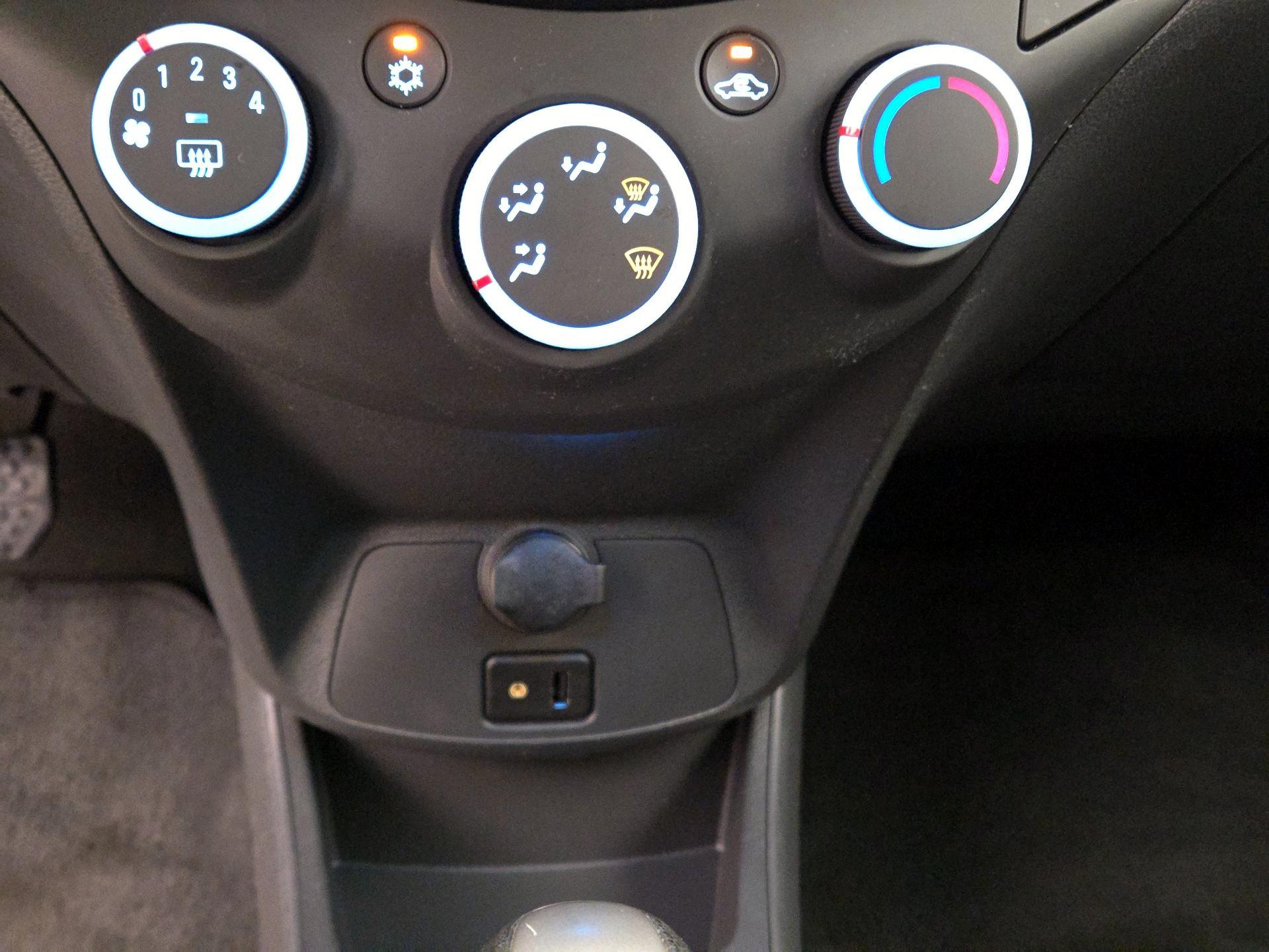 Thumbnail: 2015 Chevrolet Spark - 14