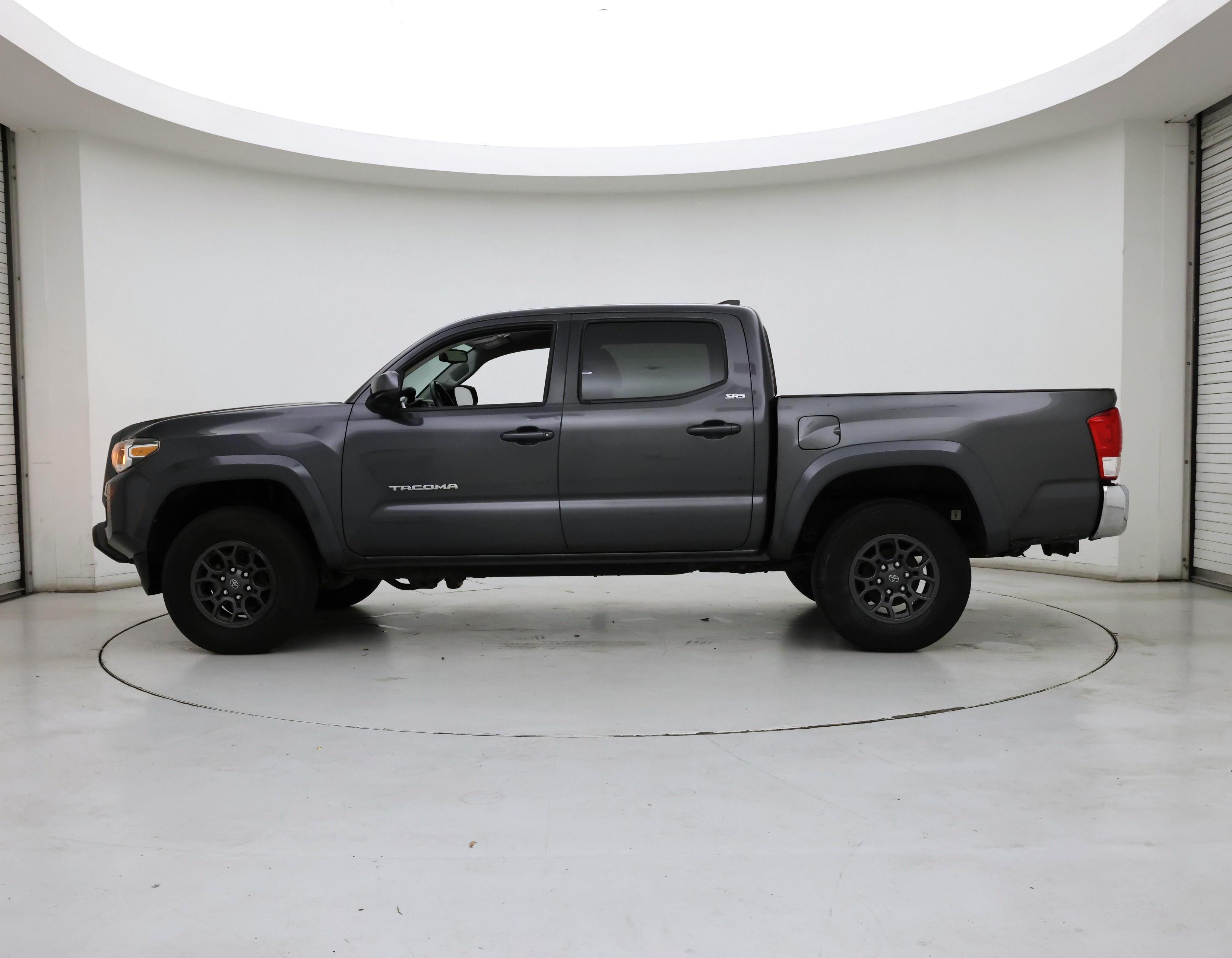 Thumbnail: 2017 Toyota Tacoma - 3