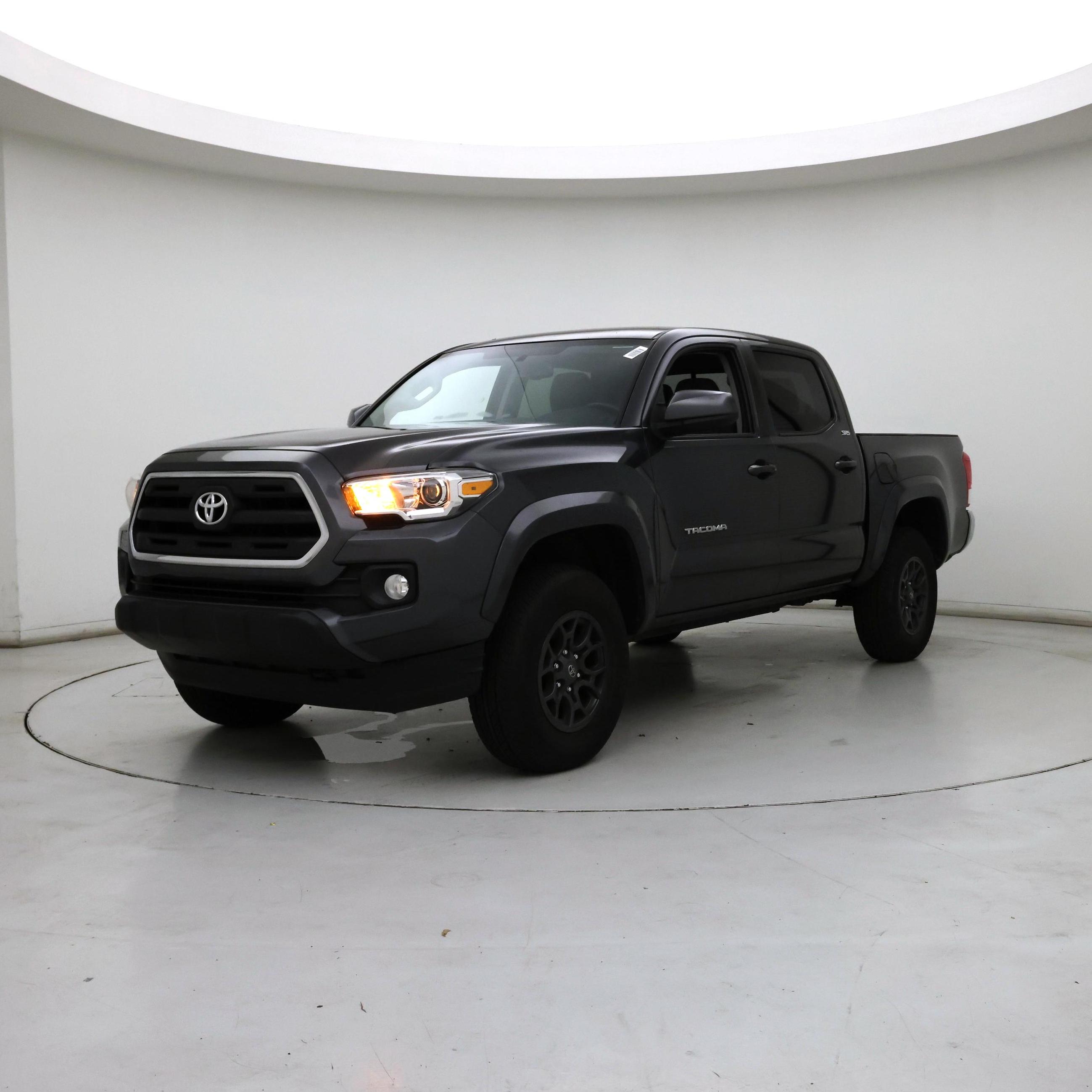 Thumbnail: 2017 Toyota Tacoma - 4