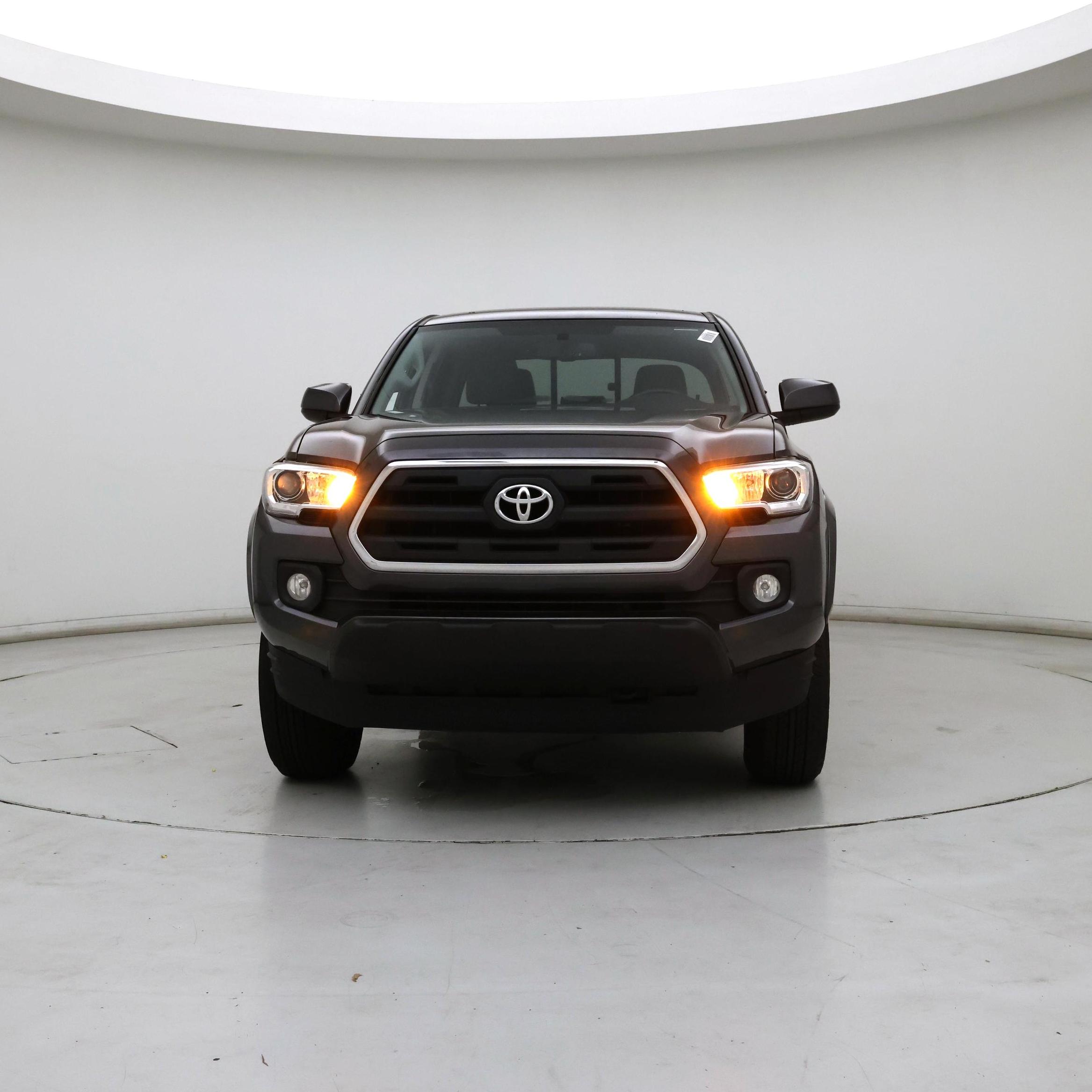 Thumbnail: 2017 Toyota Tacoma - 5