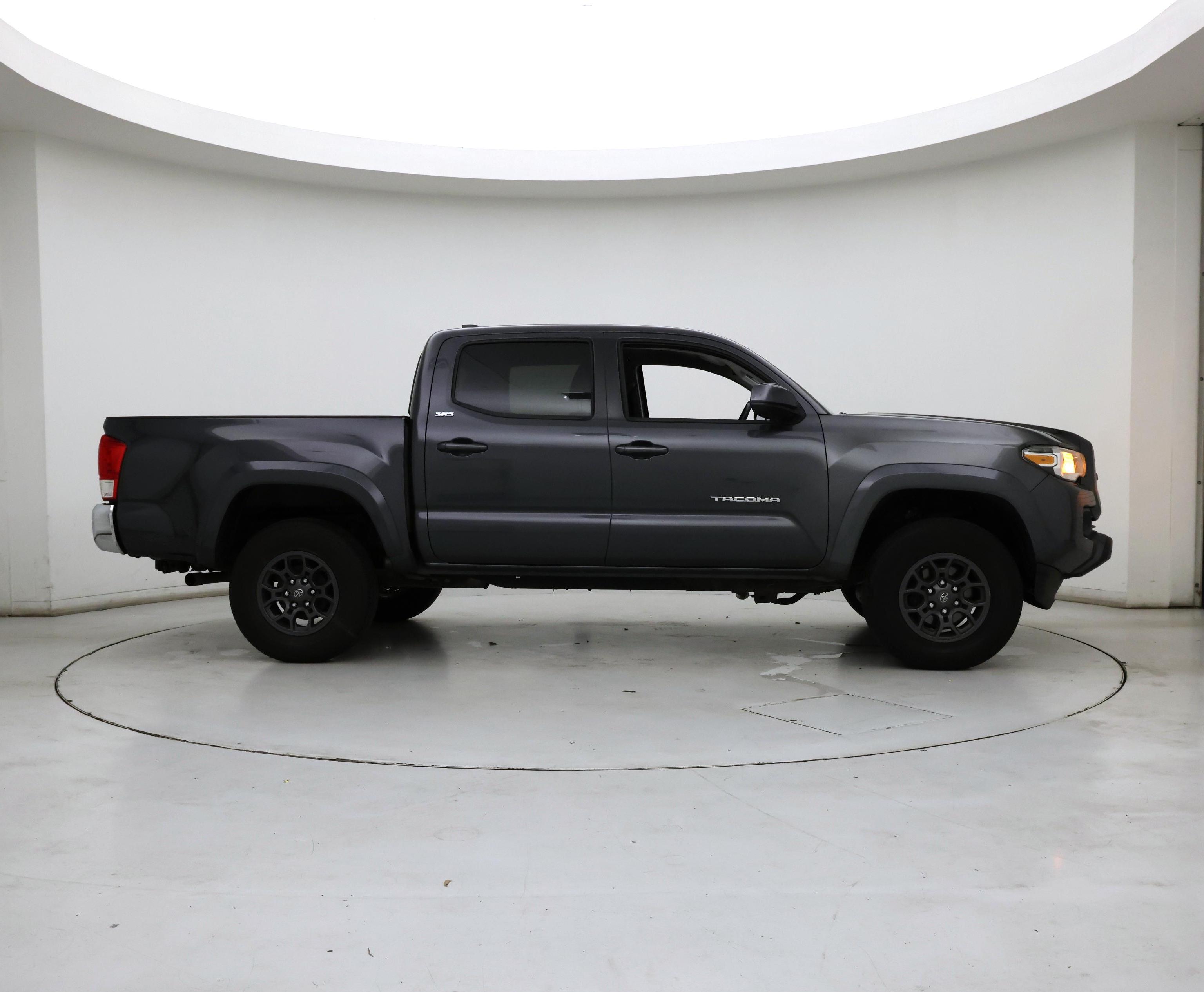 Thumbnail: 2017 Toyota Tacoma - 7