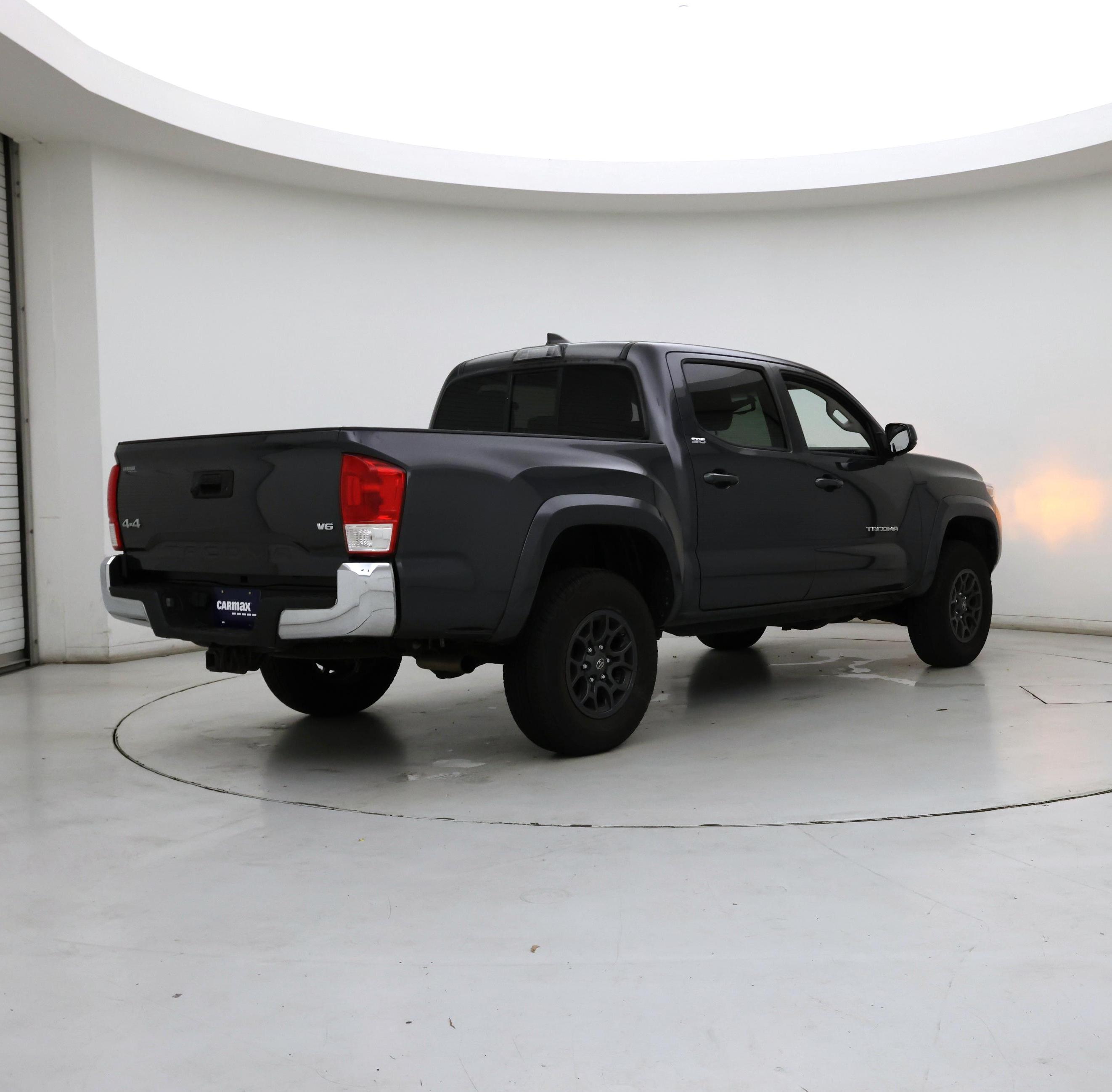 Thumbnail: 2017 Toyota Tacoma - 8