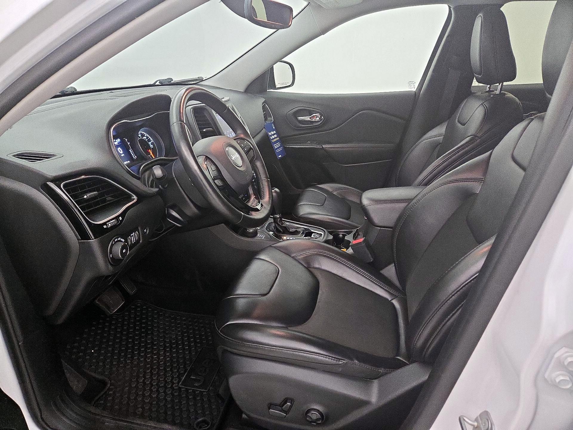Thumbnail: 2019 Jeep Cherokee - 11