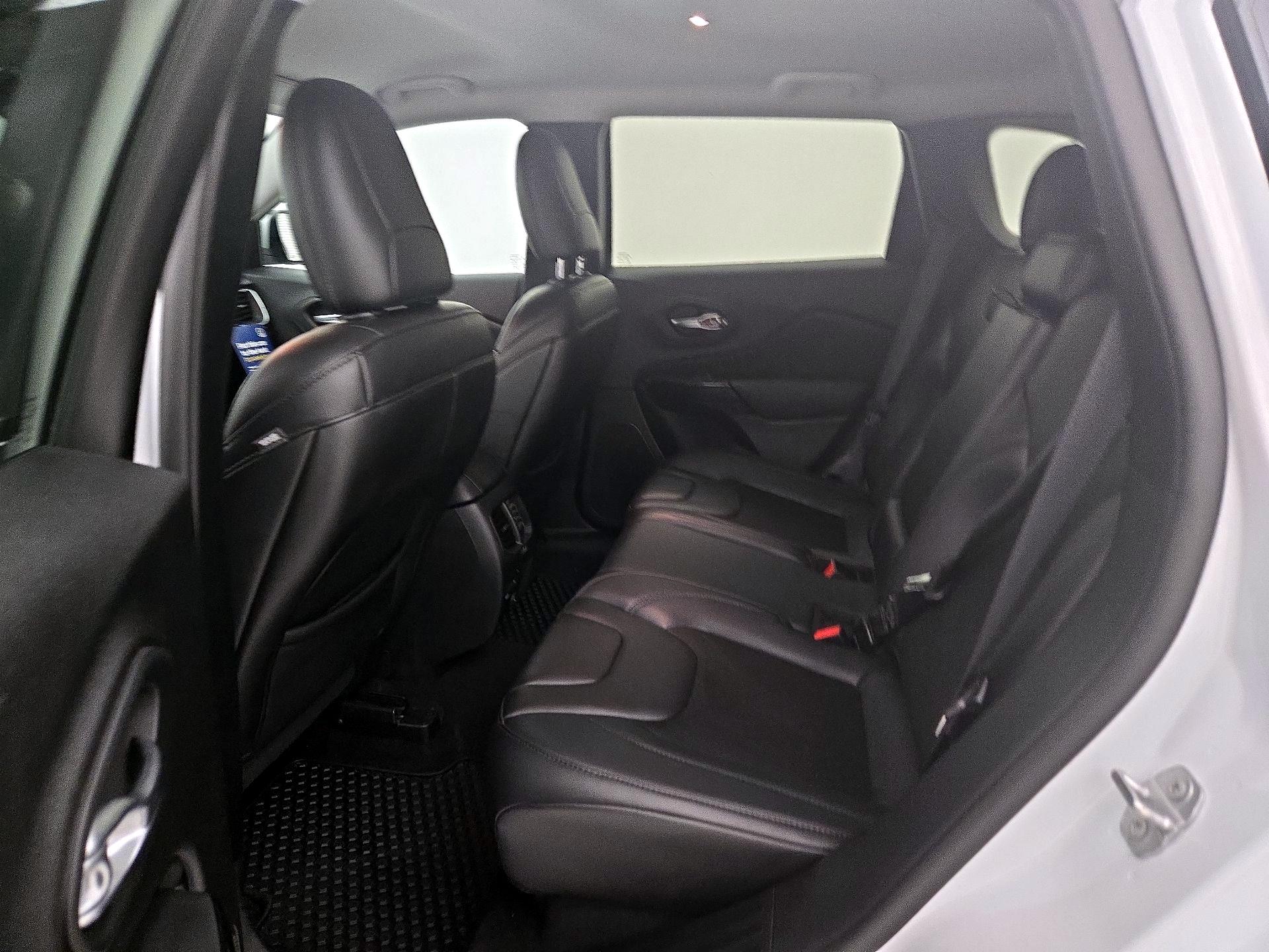 Thumbnail: 2019 Jeep Cherokee - 19