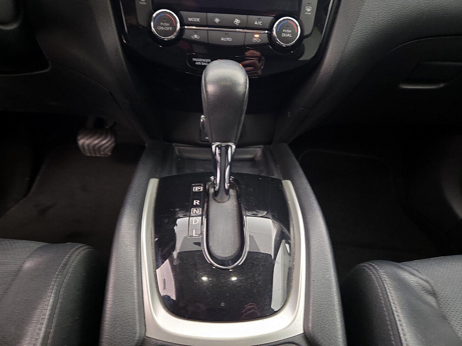 Thumbnail: 2016 Nissan Rogue - 18