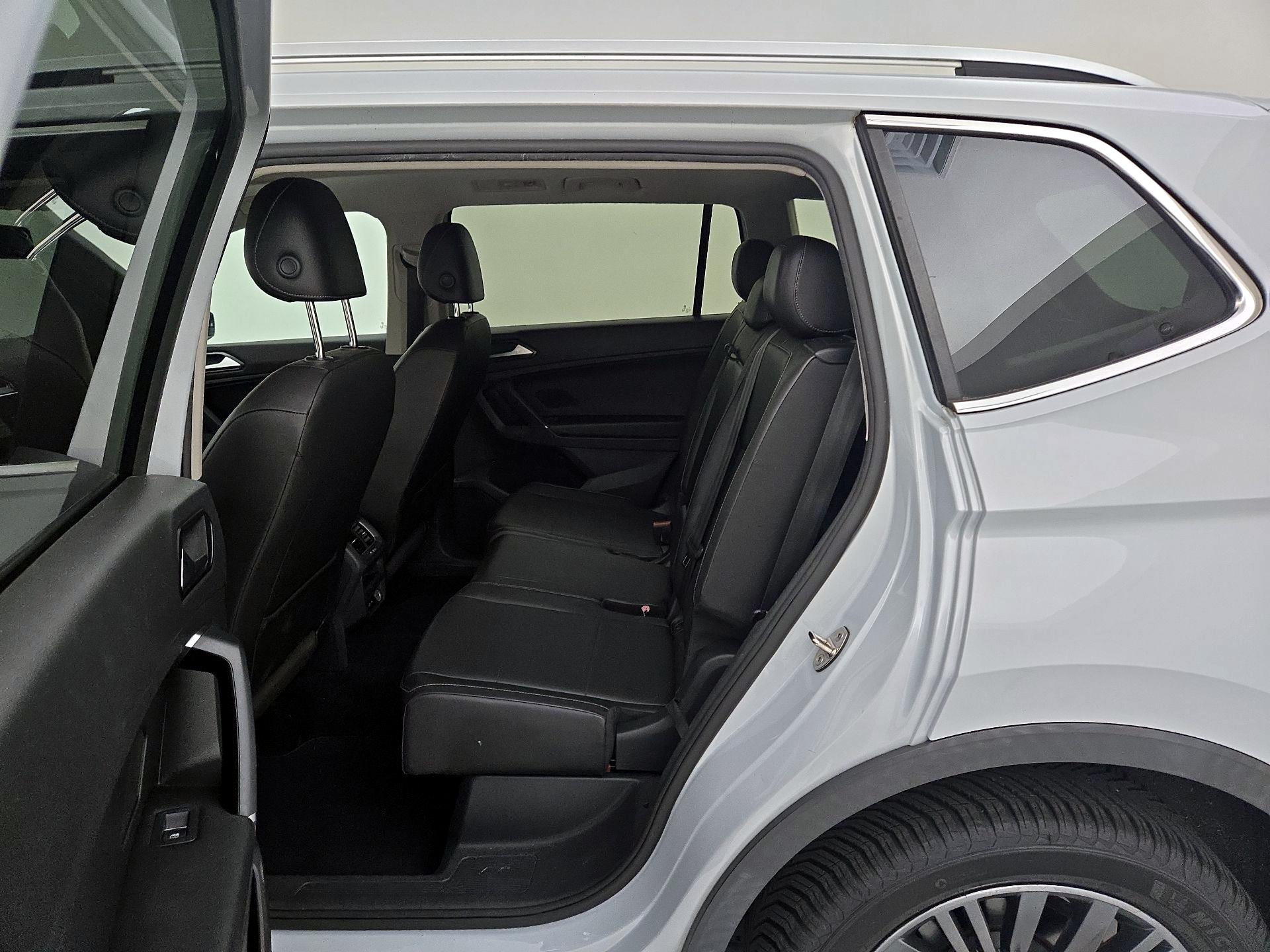Thumbnail: 2018 Volkswagen Tiguan - 19