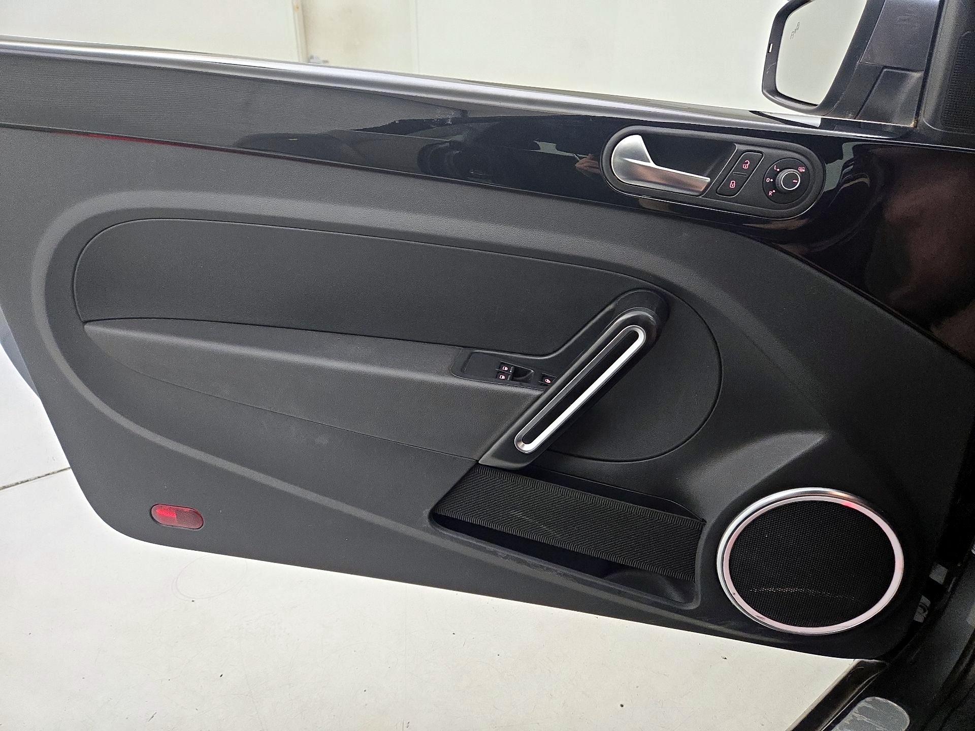 Thumbnail: 2019 Volkswagen Beetle - 12