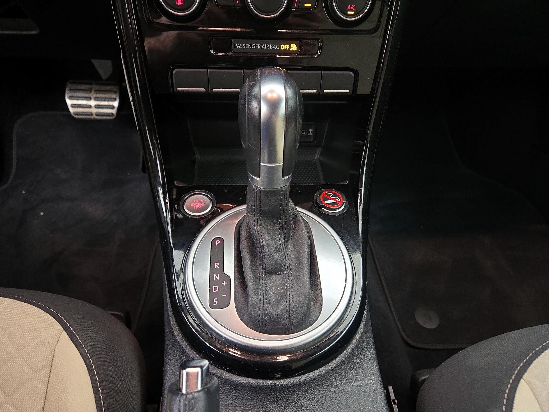 Thumbnail: 2019 Volkswagen Beetle - 17