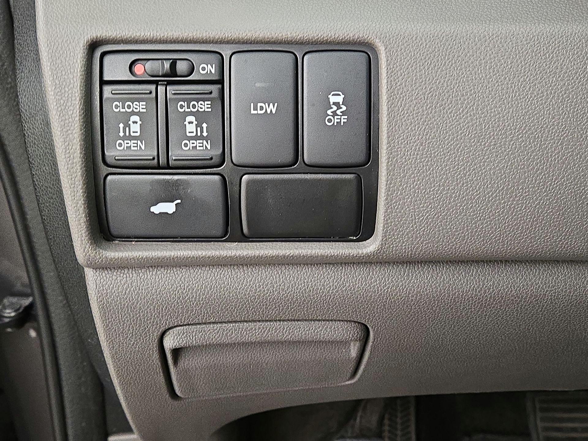 Thumbnail: 2016 Honda Odyssey - 13