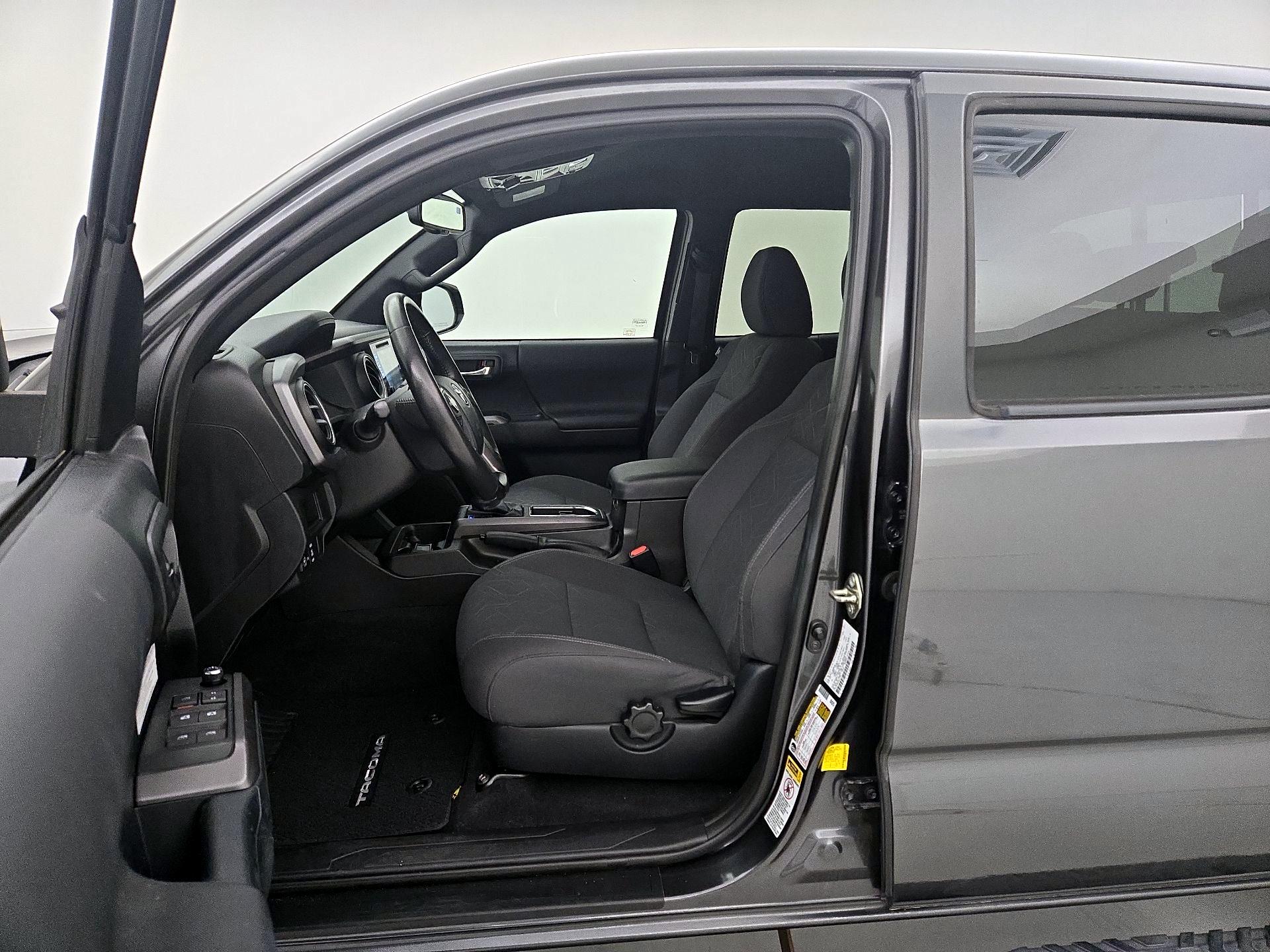 Thumbnail: 2016 Toyota Tacoma - 11