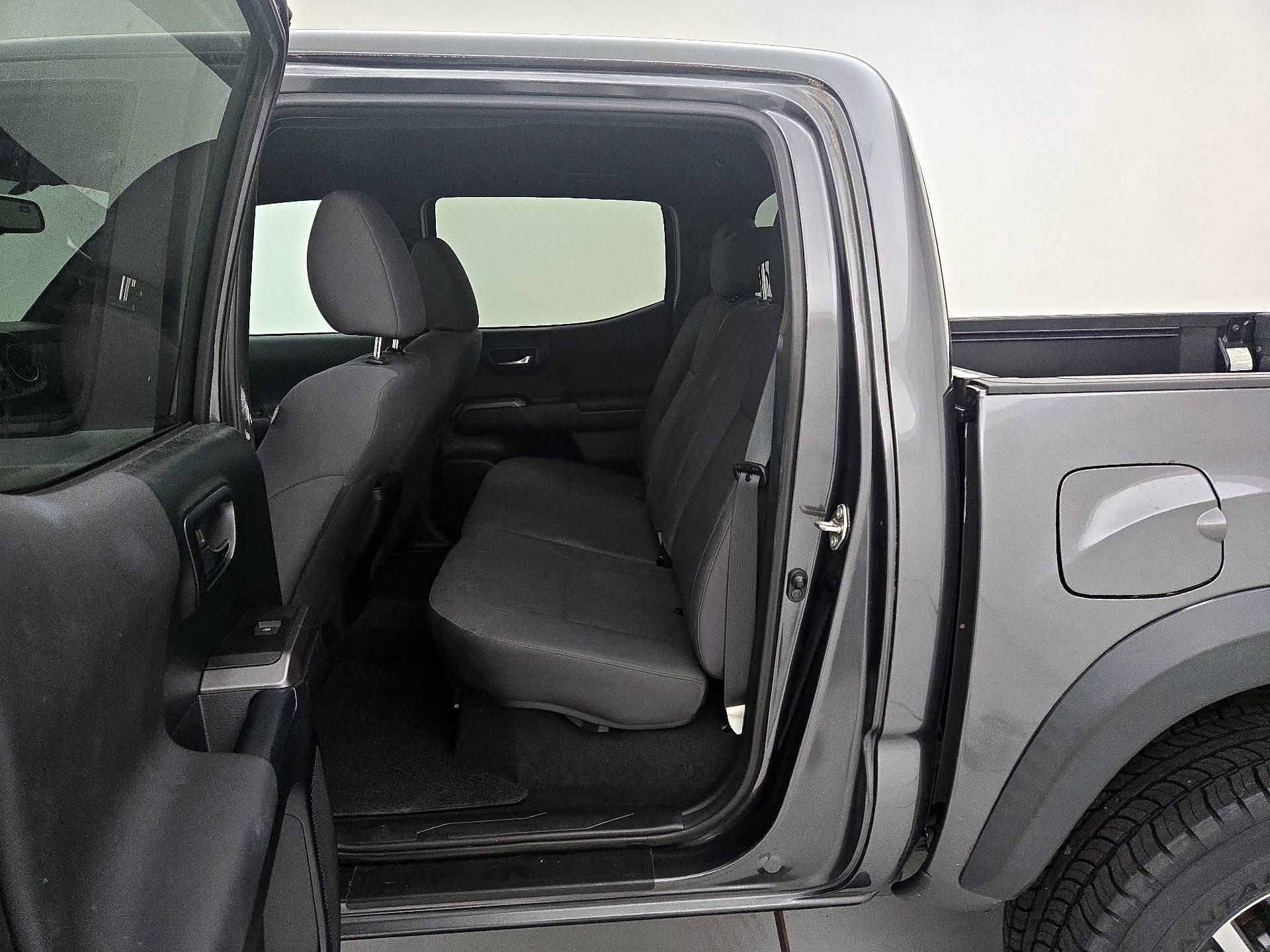 Thumbnail: 2016 Toyota Tacoma - 17